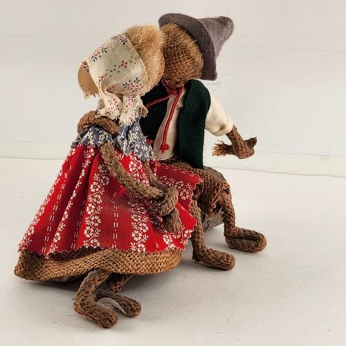 Two Fransapt Burlap Dolls Kissing on a Log Alpine Bavarian Vintage 8" x 6" x 4"