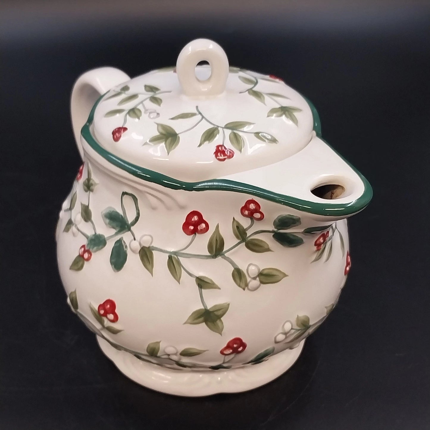 Pfaltzgraff Winterberry Sculpted Teapot With Lid Holly Berry Stoneware Vintage
