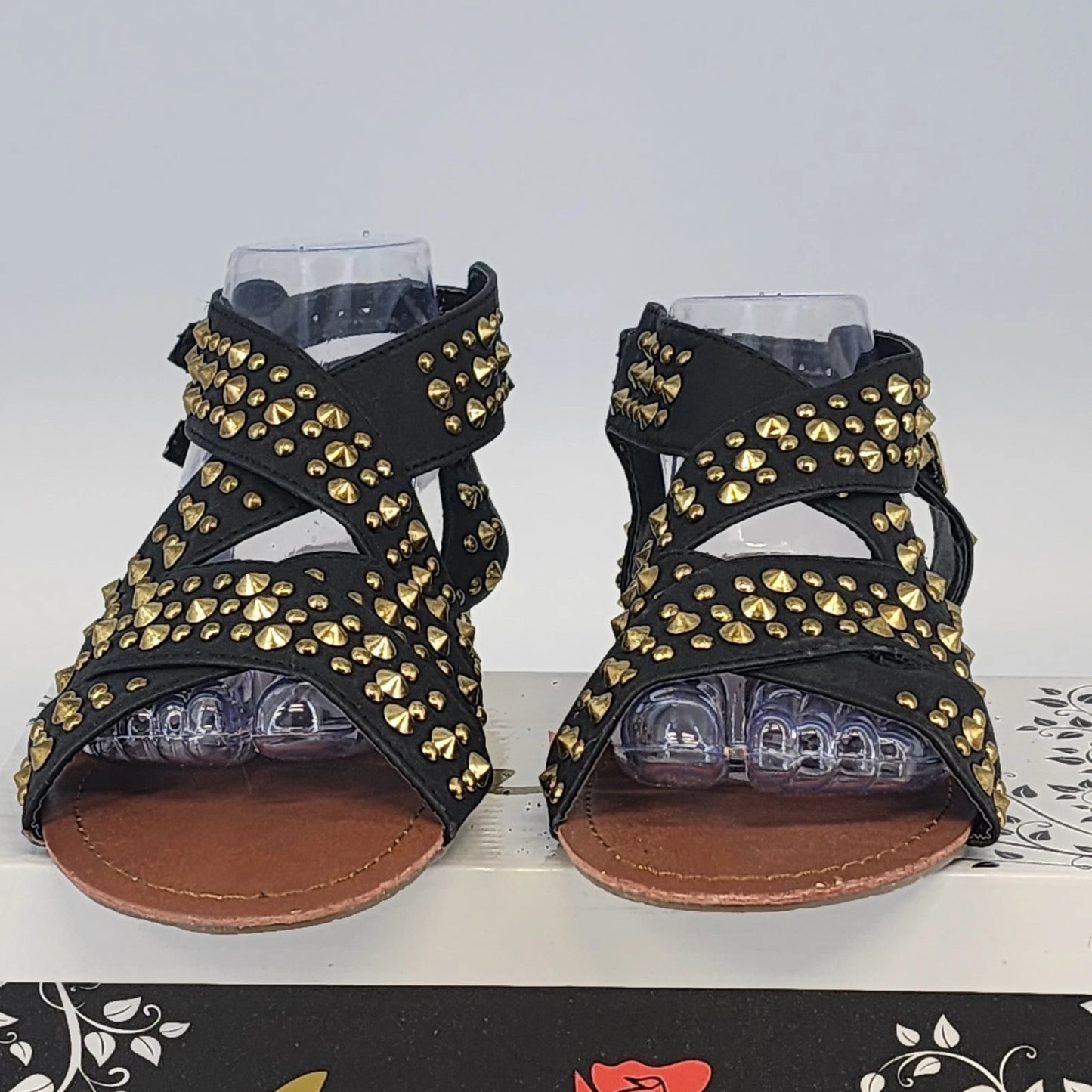 Anna CUTSY-4 Studded Sandals Womens Size 8 Black Gold NWT