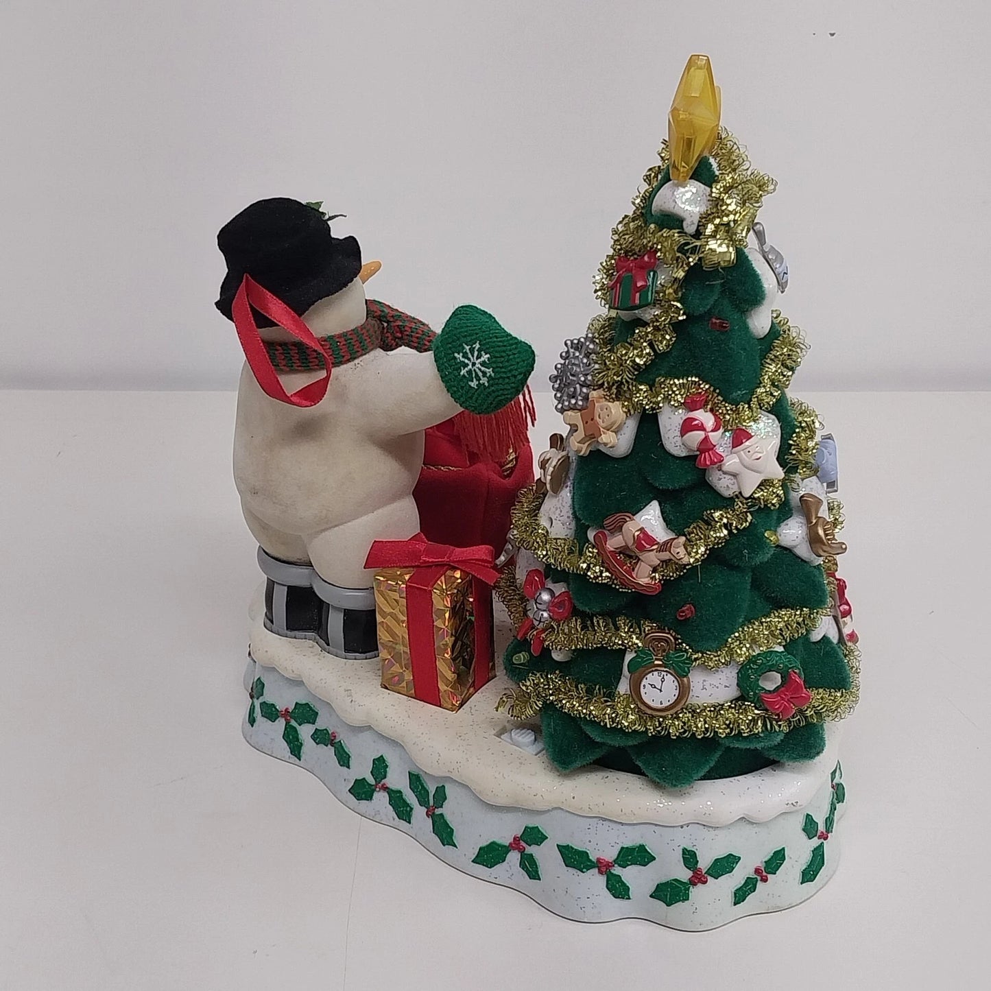 Avon A Wonderful Countdown Christmas Talking Lighted Snowman Advent Tree 23 Pc