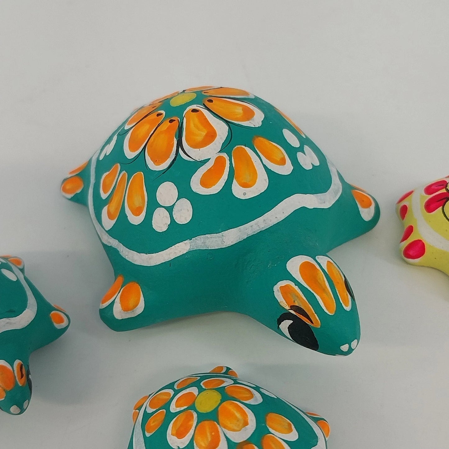 Mexican Folk Art Hand Painted Terracotta Clay Turtle Decor Figurines 4 Pc Vtg