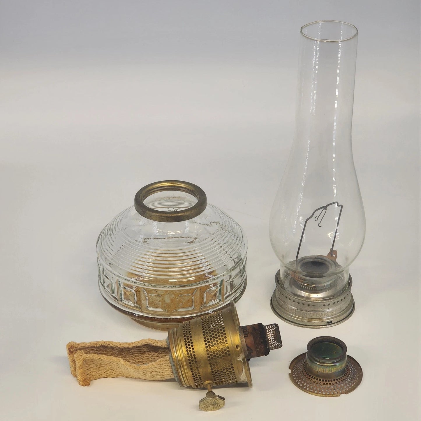 Aladdin 23 Kerosene Mantle Lamp Brass Burner Colonial Squares Clear Reservoir