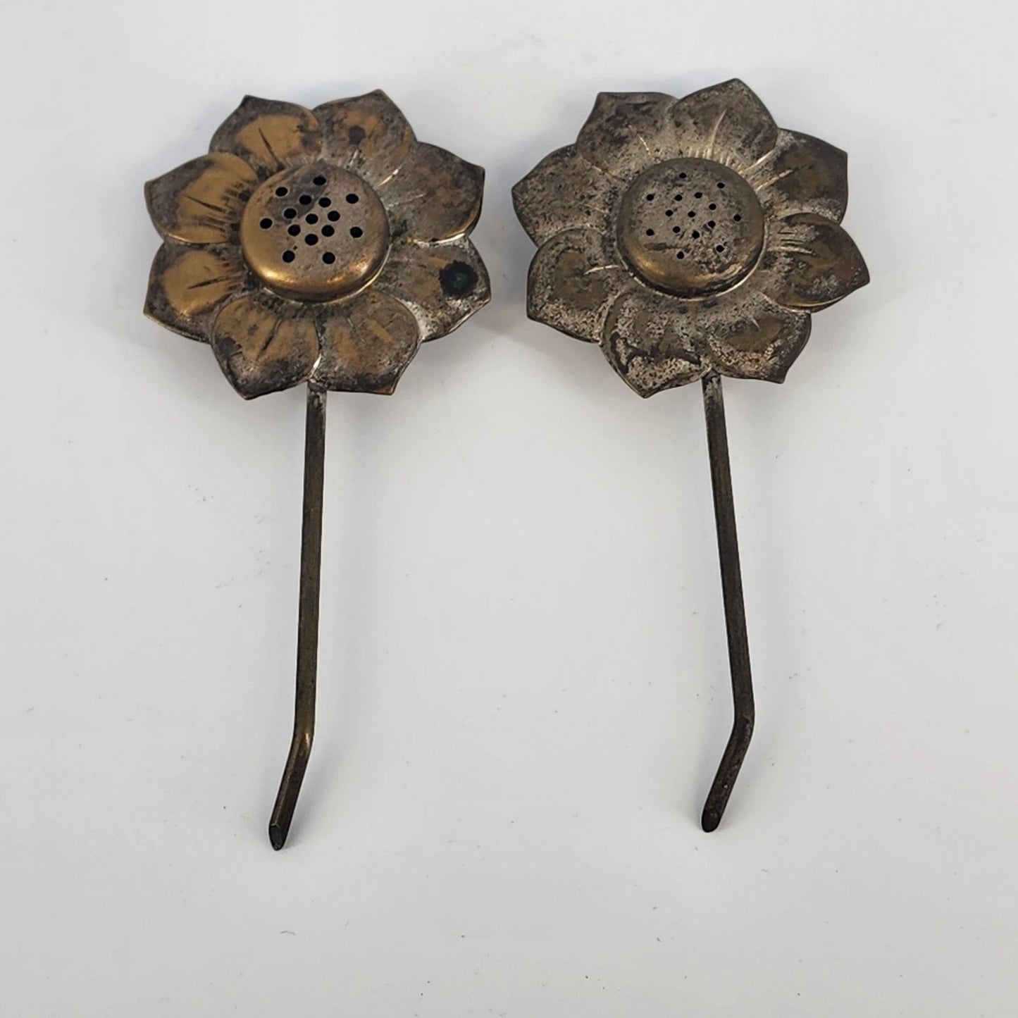 Metal Sunflower Salt & Pepper Shakers Set Flat Lay Twist Bottom Floral Tarnish