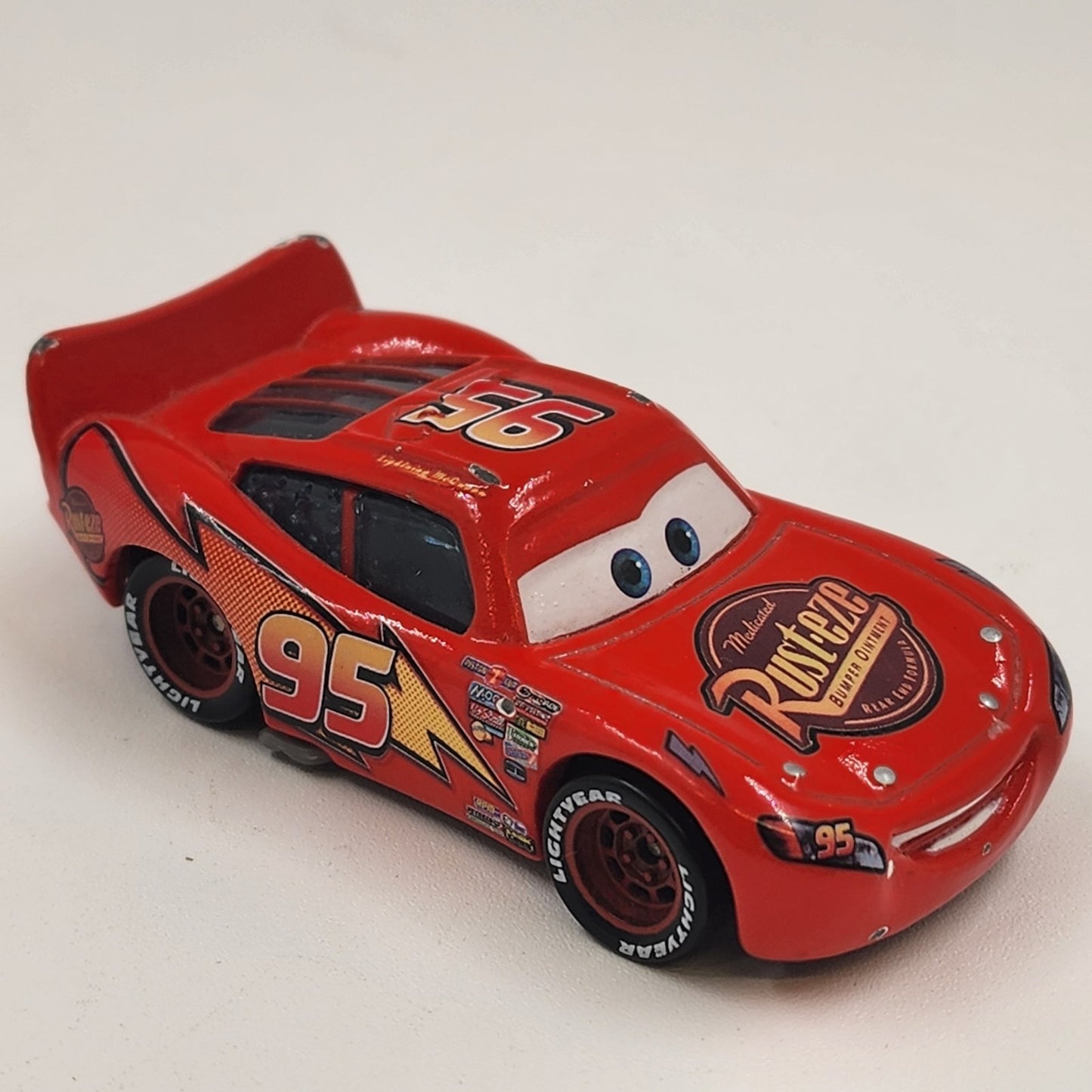 Disney Pixar Cars Rust-eze Lightning McQueen Red #95 Metal Die Cast Toy Vehicle