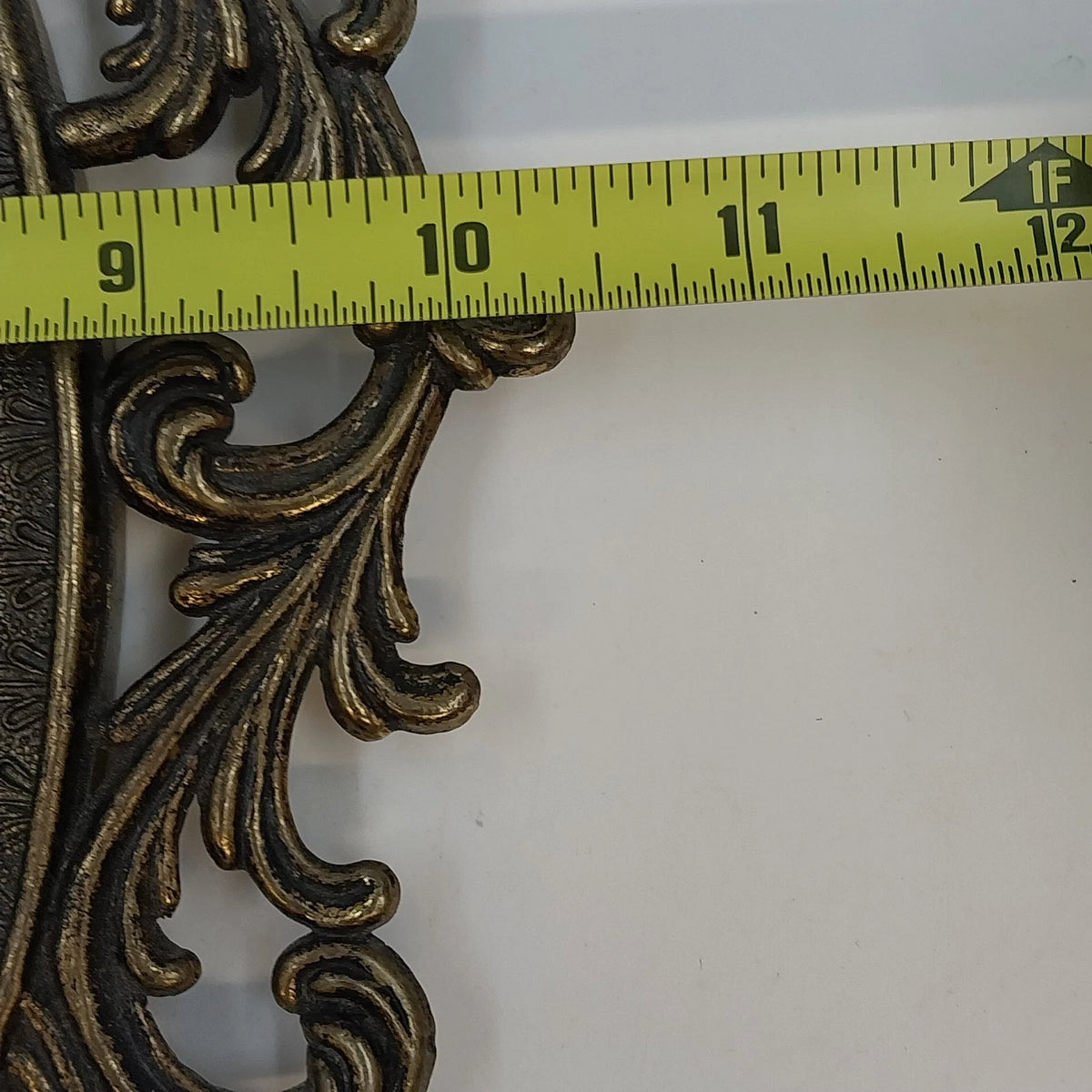 Italian Floral Still Life Wall Art Pair Oval Convex Glass Ornate Gold Frames Vtg