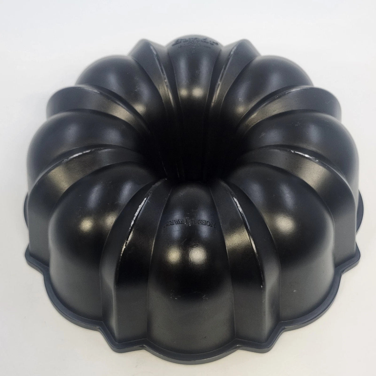 Nordic Ware Bundt Baking Cake Pan 12 Cup 2.81L Black Cast Aluminum Fluted 10.5"