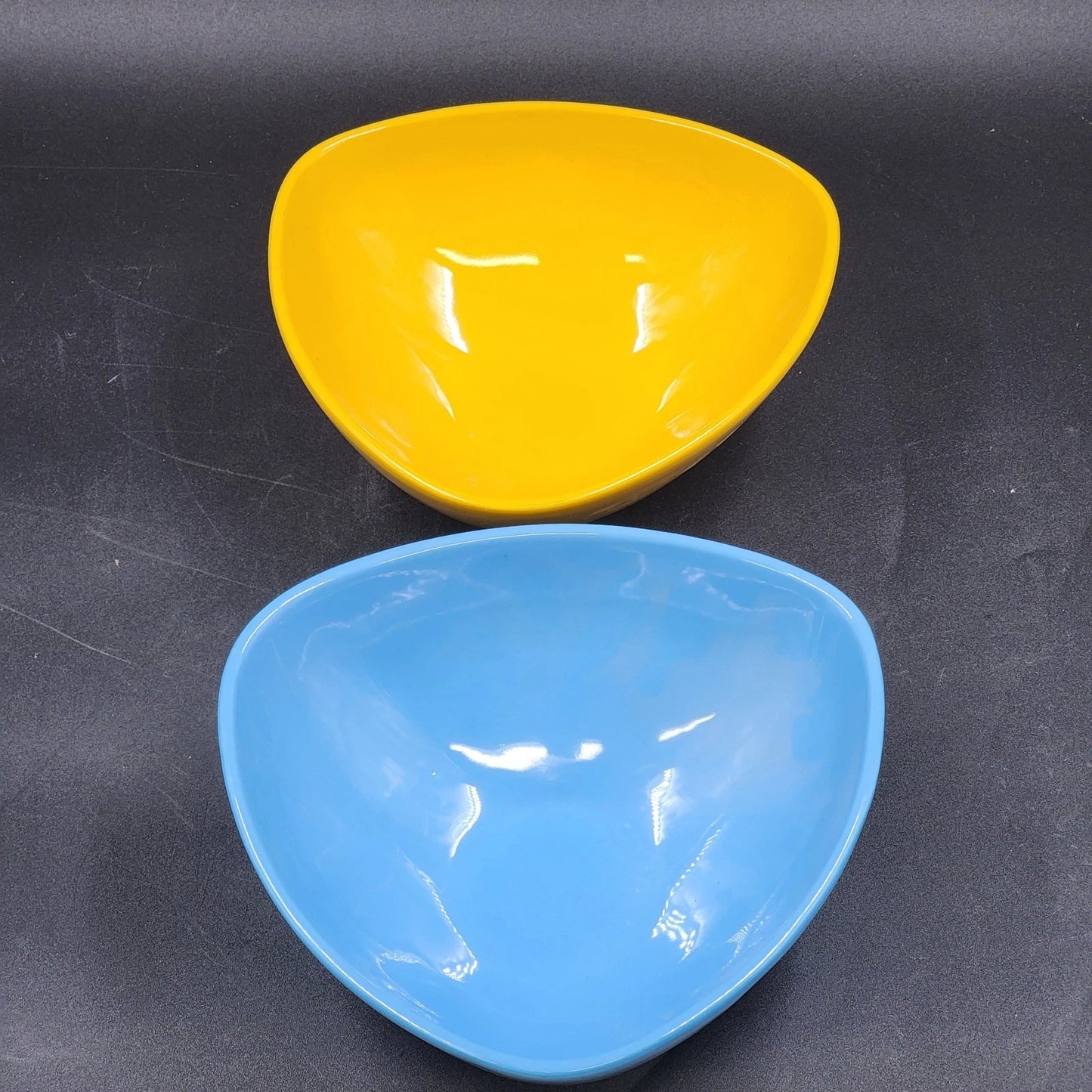 2 Buffalo China Triangle Bowls 9.25” Oneida Yellow Lemon Drop & Blue Hawaiian