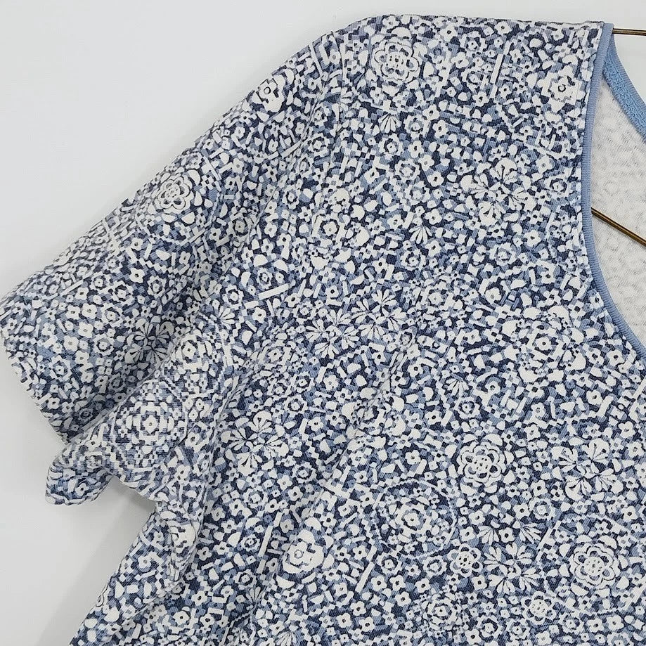 Karen Scott Blue White Geometric Print T-Shirt Top Women's Small 100% Cotton