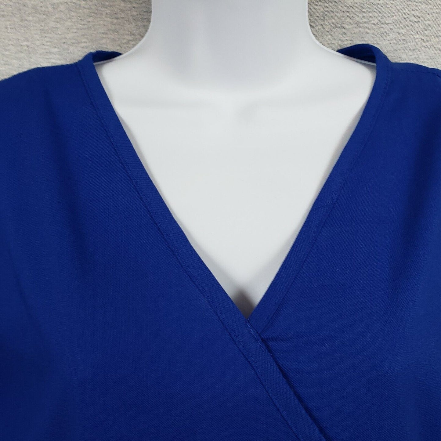 Scrubs Brand Medical Scrub Top Blue Solid Size 1XL 3 Front Pockets Tie Back
