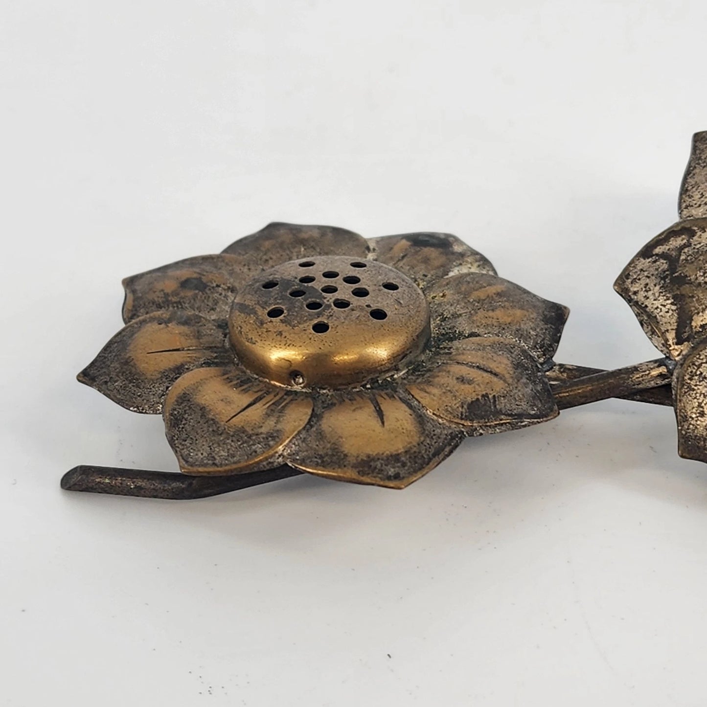 Metal Sunflower Salt & Pepper Shakers Set Flat Lay Twist Bottom Floral Tarnish