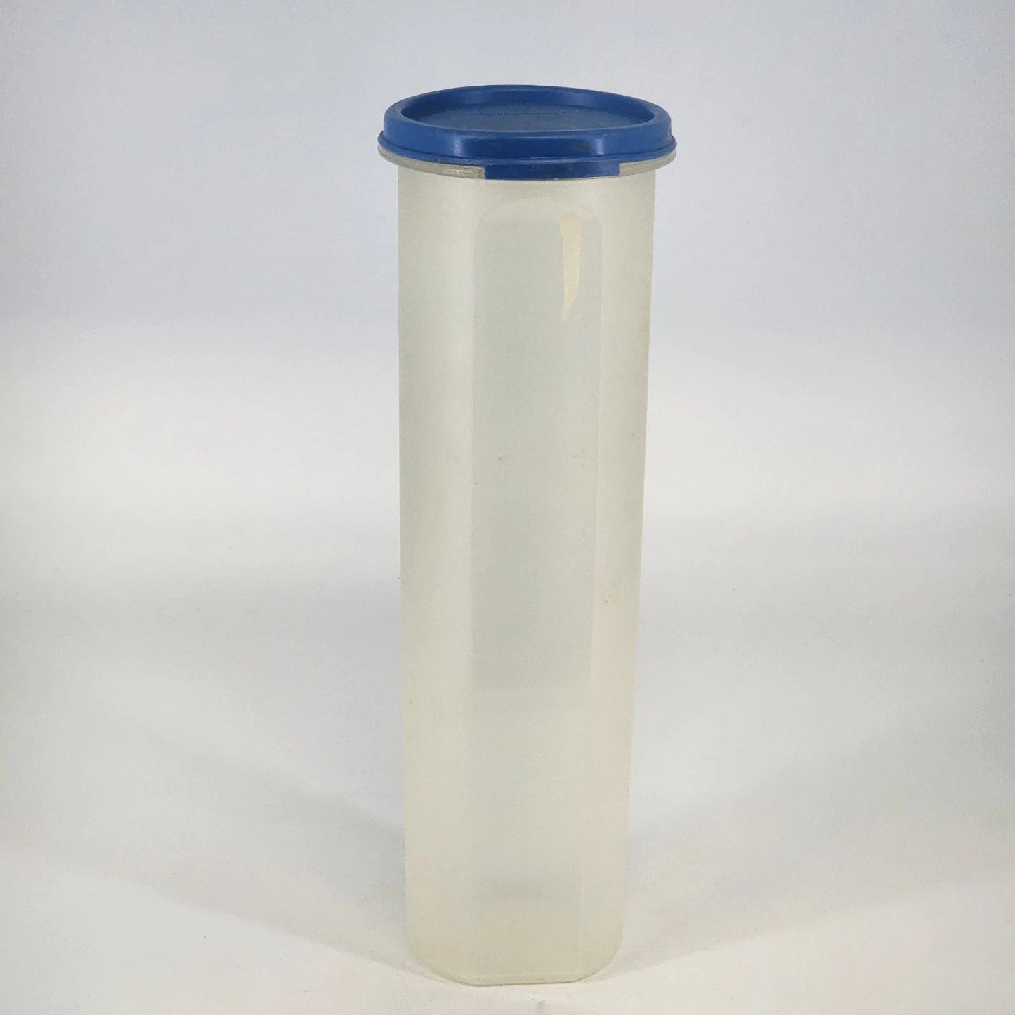 Tupperware Spaghetti Keeper Container 1661-5 Blue Lid Pasta Storage 11" Vintage