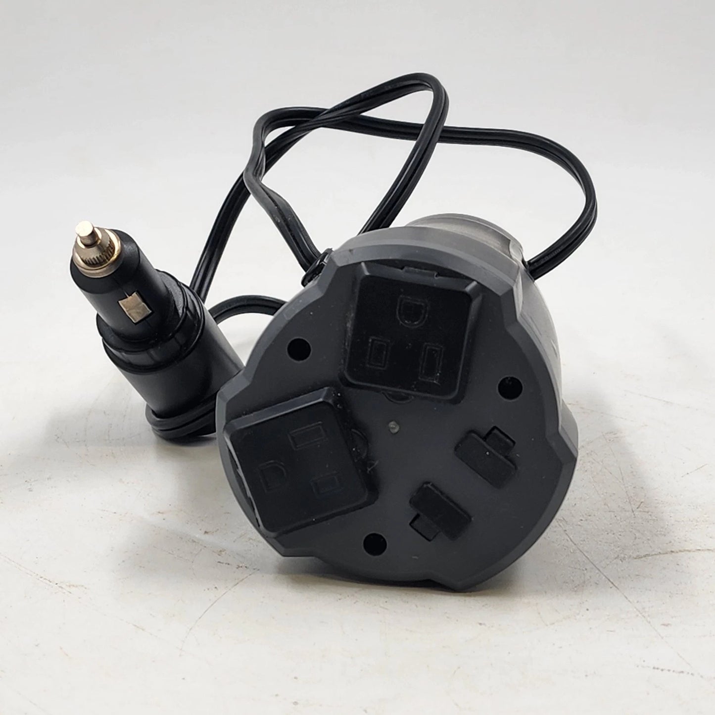 12 Volt 200w Power Inverter 72502 Output 110V AC 2 Elect Sockets and 2 USB Ports