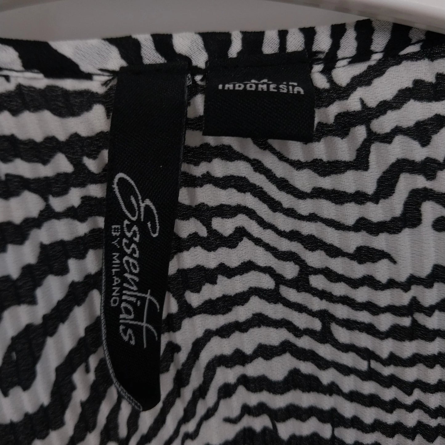 Essentials by Milano Zebra Print Pleated Blouse Women's M 3/4 Sleeve Front Tie
