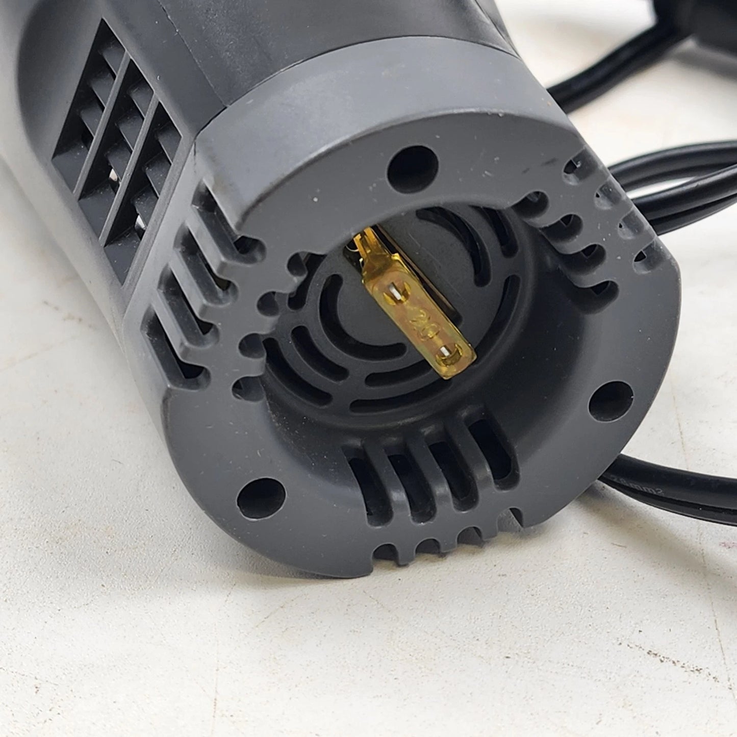 12 Volt 200w Power Inverter 72502 Output 110V AC 2 Elect Sockets and 2 USB Ports