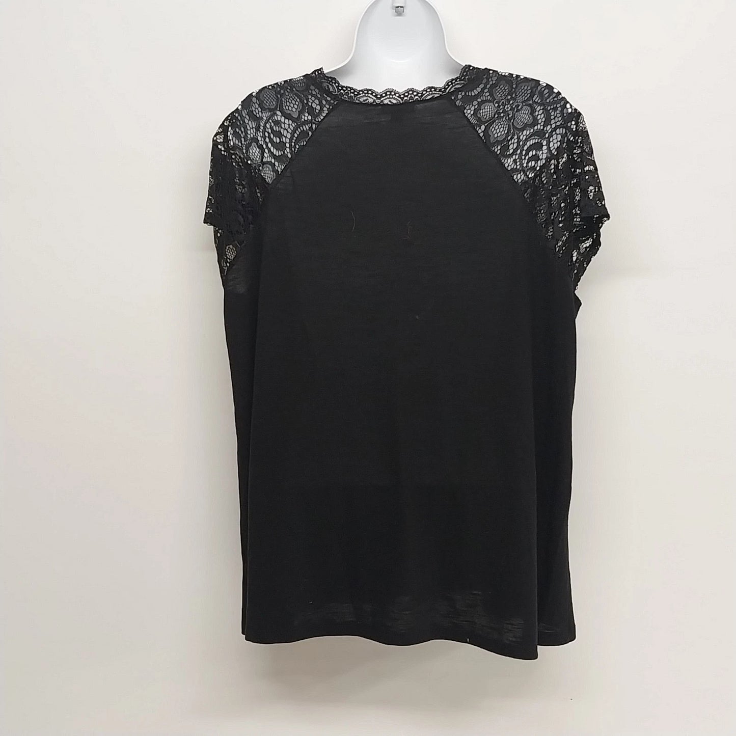 Torrid Women's Black Blouse Top Size 0 Plus Floral Lace Cap V-Neck Short Sleeve