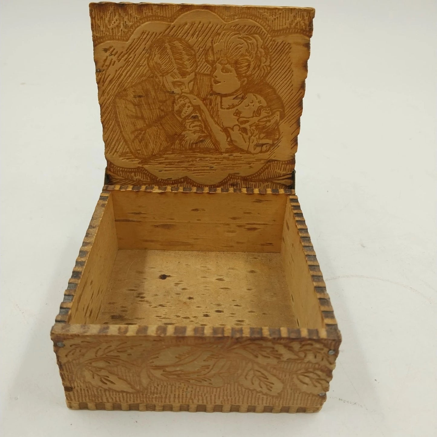 Pressed Wood Cigarette Candy Box 4" Hinged WIZARD Pyrography LF Grammes & Son PA