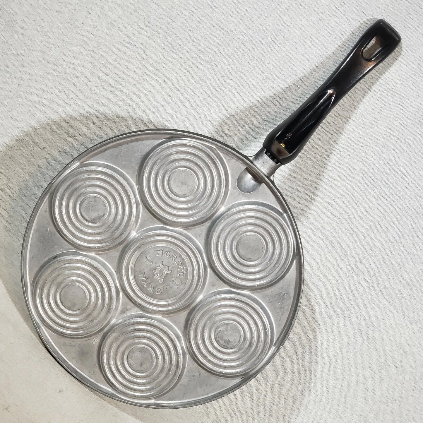 Nordic Ware Emoji Pancake Griddle Pan Seven 3" Smiley Faces Aluminum 10.5"