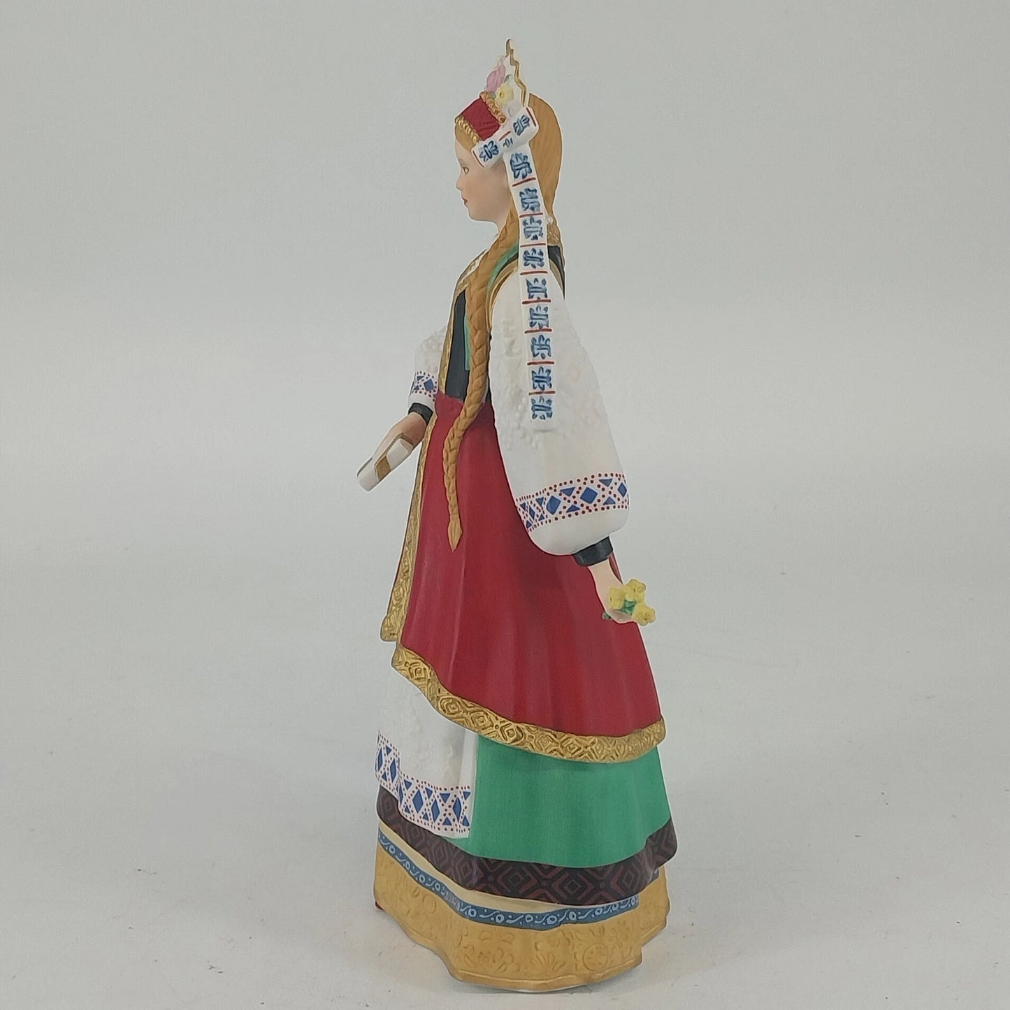 Lenox International Bride Collection Anastasia Fine Porcelain Figurine 1990