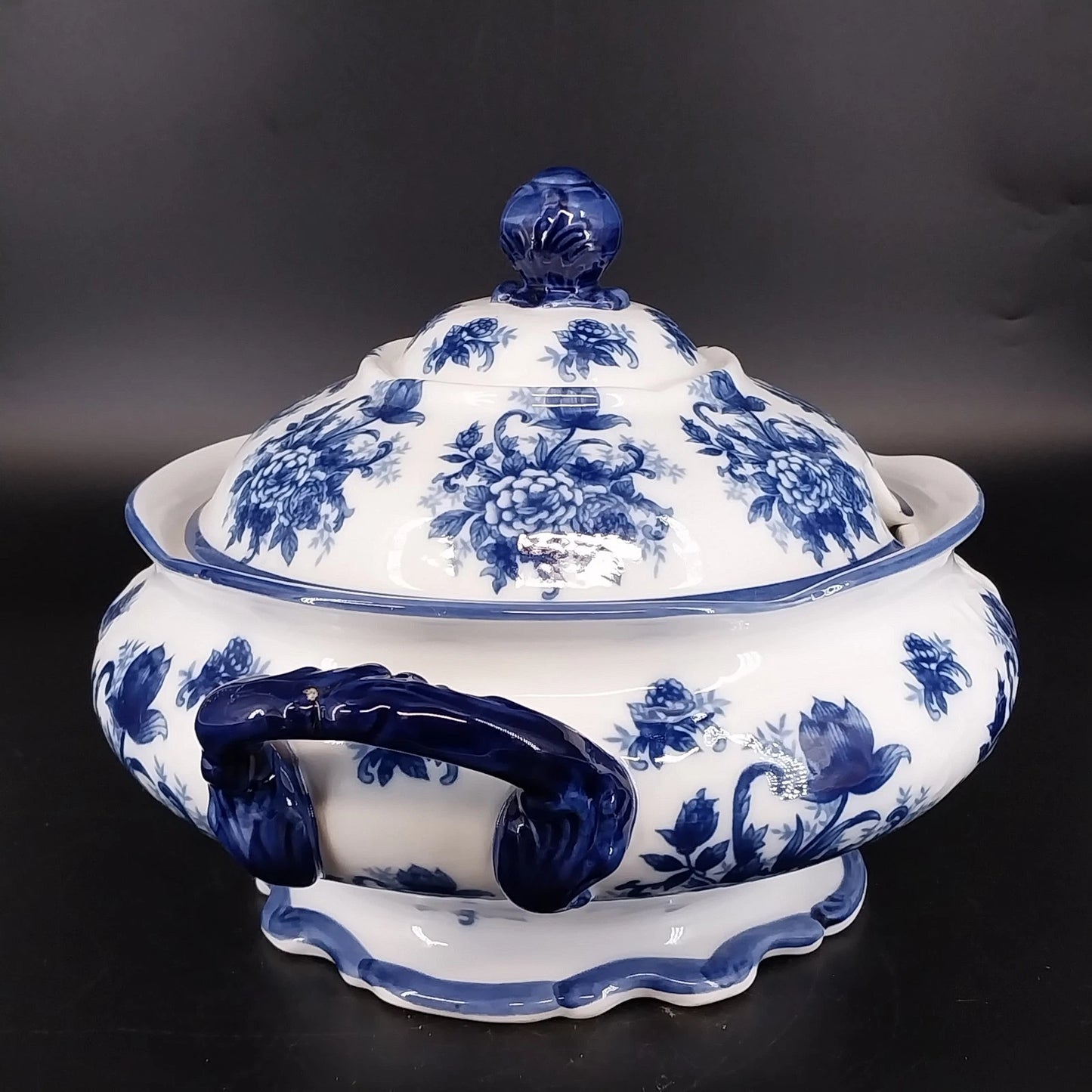 Cracker Barrel Blue White Floral Soup Tureen Serving Bowl with Lid Porcelain Vtg