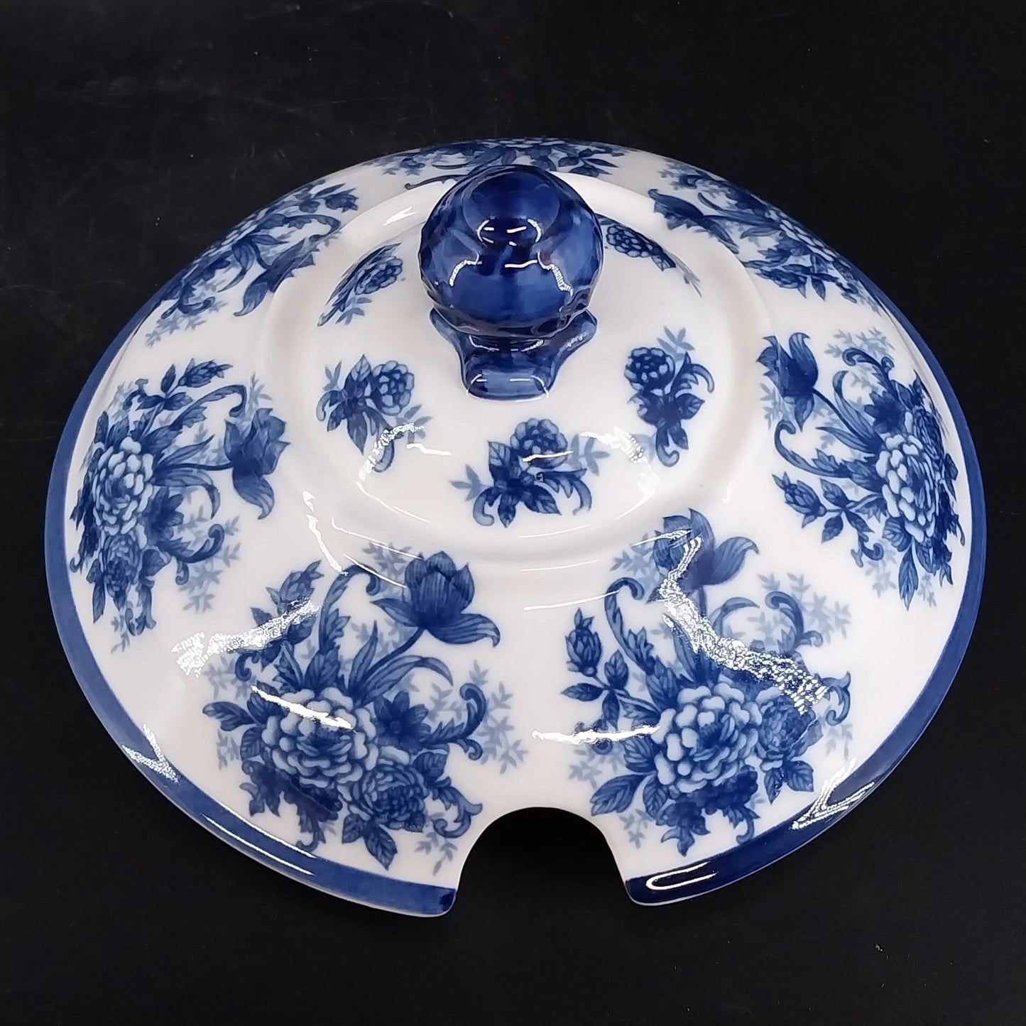 Cracker Barrel Blue White Floral Soup Tureen Serving Bowl with Lid Porcelain Vtg