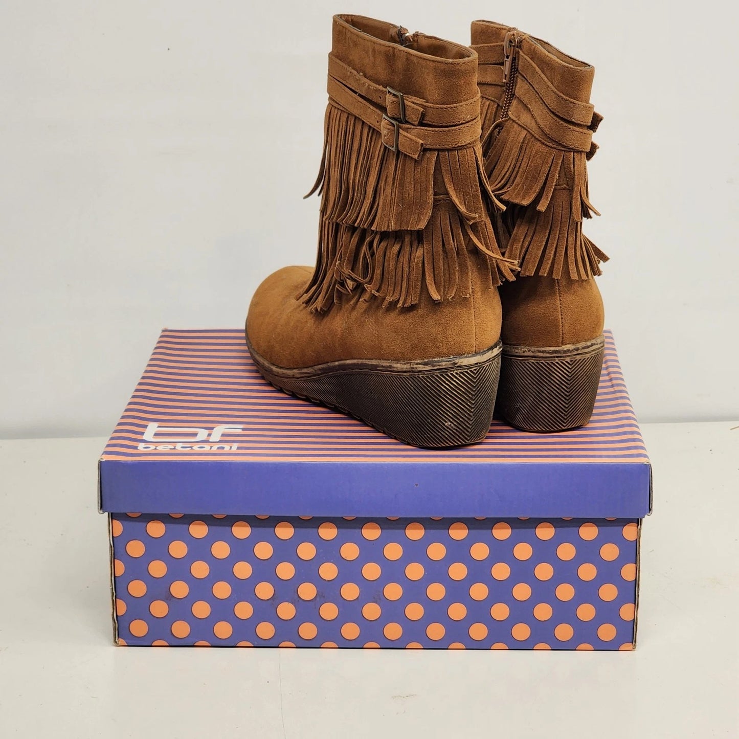 Betani Chantal-1 Fringe Wedge Boots Tan Suede Boho Women’s 8.5 Ankle Booties