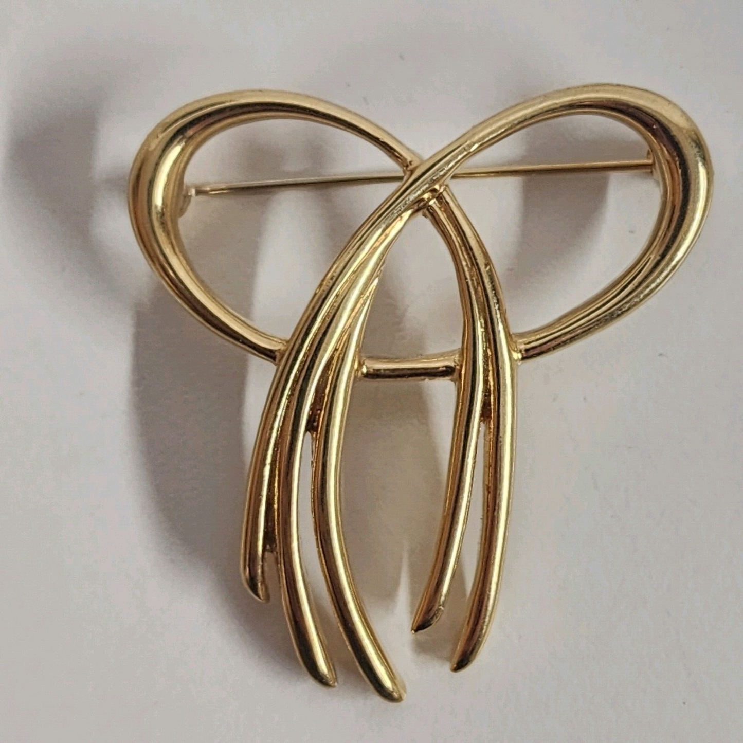 Trifari Signed Gold Tone Bow Brooch Multiple Ends Design 2" x 1.5" Vintage