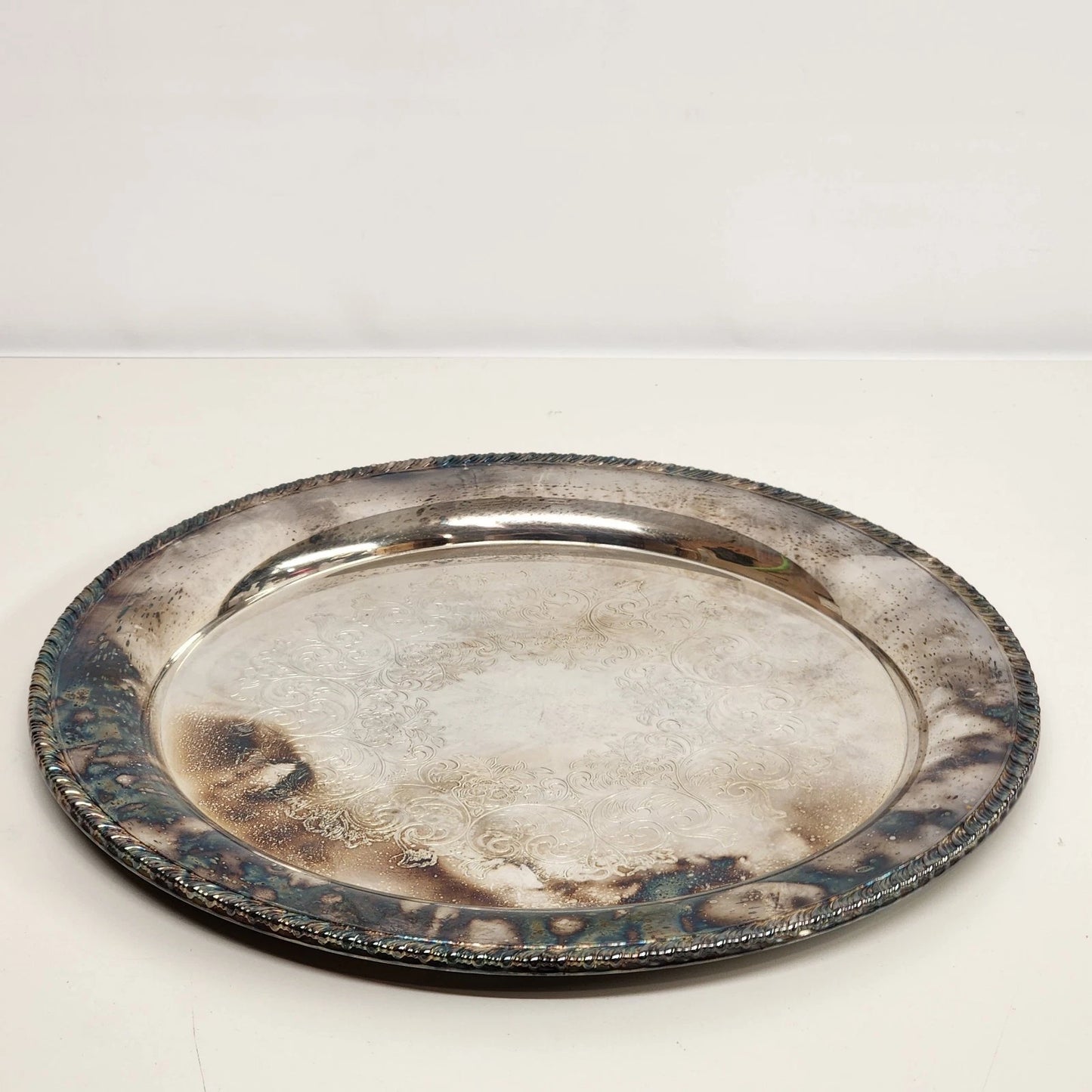 Pierced Gadroon Rim Serving Tray Wm A Rogers Silver Plate 15” Round No 172