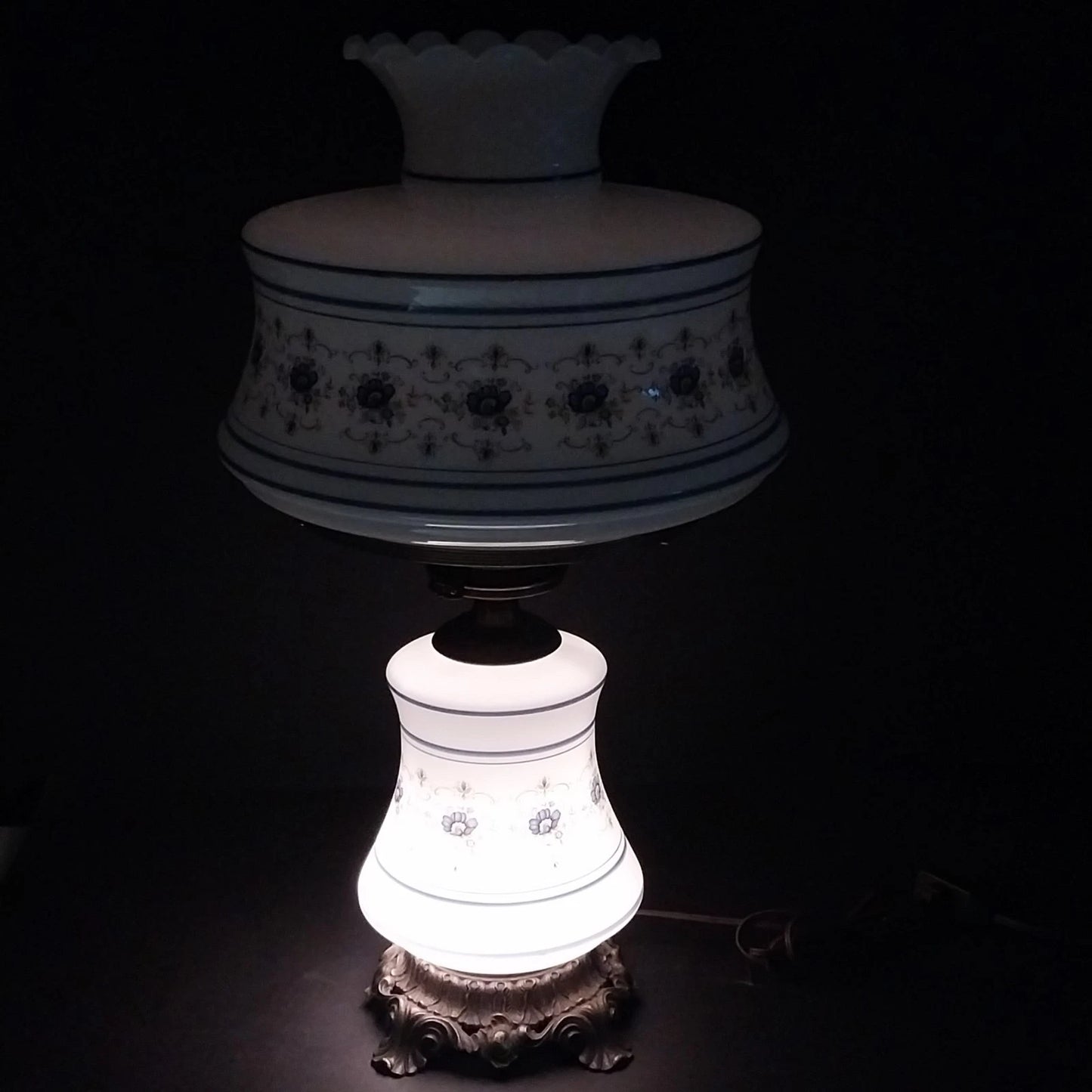 Quoizel Abigail Adams Blue Floral Milk Glass 3 Way Gone With The Wind Lamp Vtg