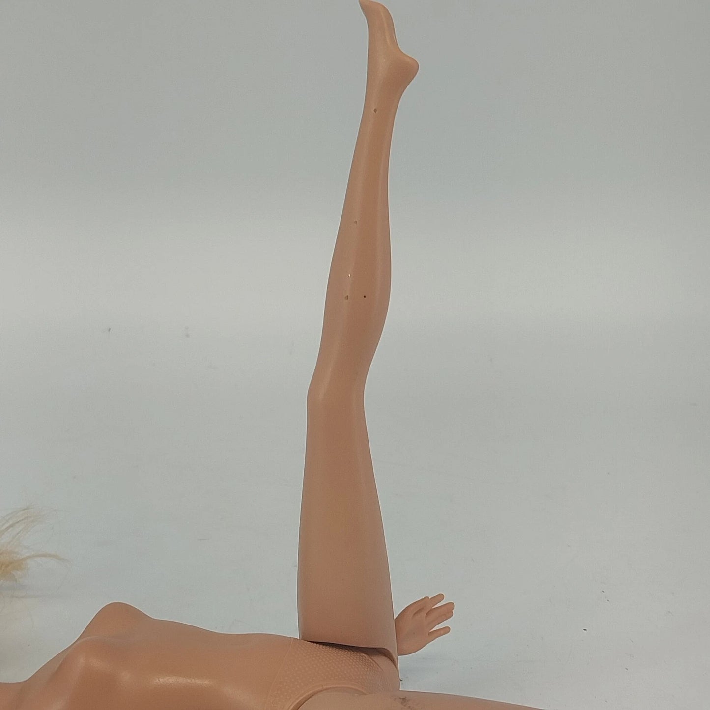 Vintage Barbie Doll Mattel 1999 Body 1998 Head Nude Bendable Knees