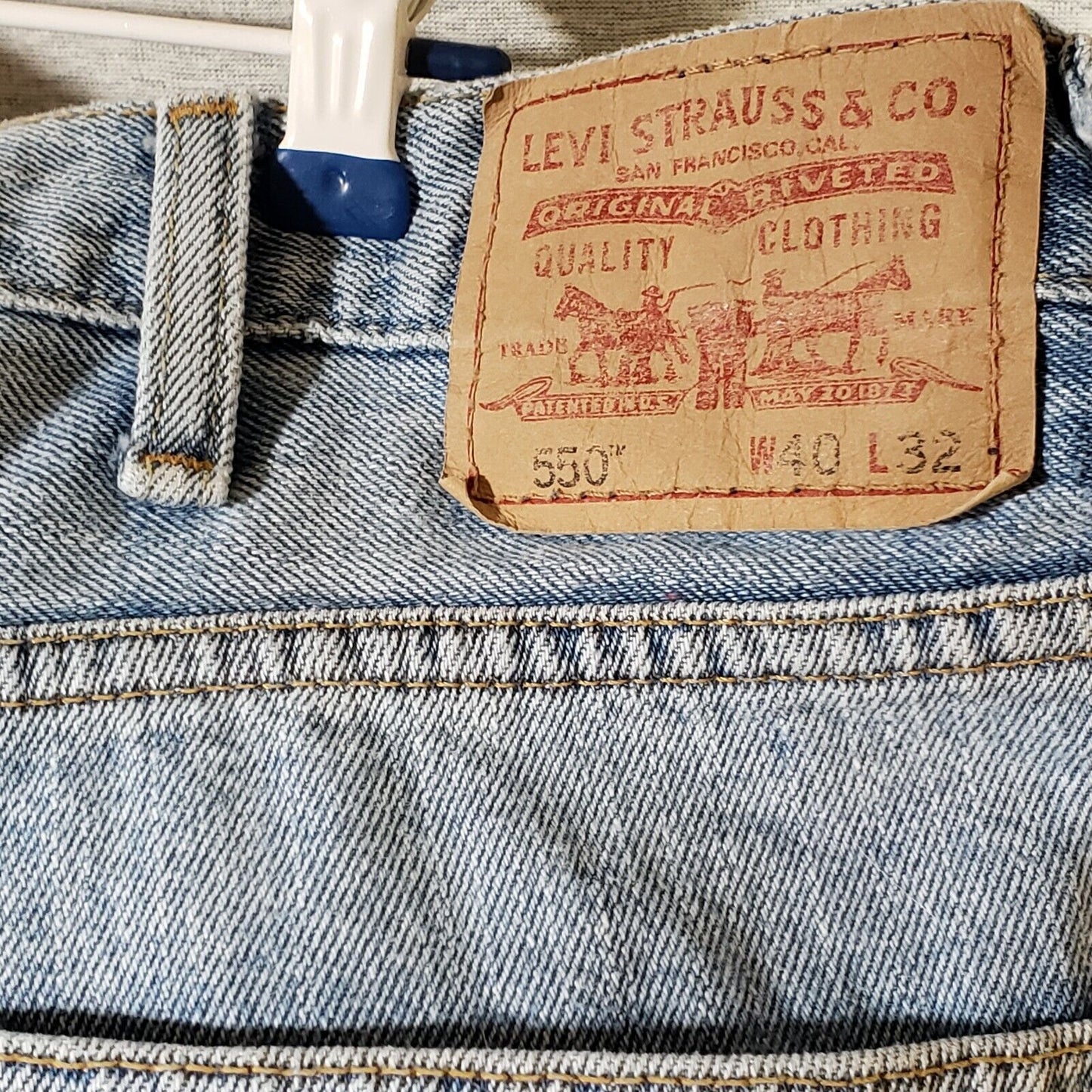 Levi's 550 Relaxed Tapered Light Wash Jeans Mens 40x32 Denim