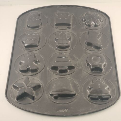 Wilton Christmas Cookie Sheet Pan Non-Stick 12 3" Cookie Designs 16.5" x 11"