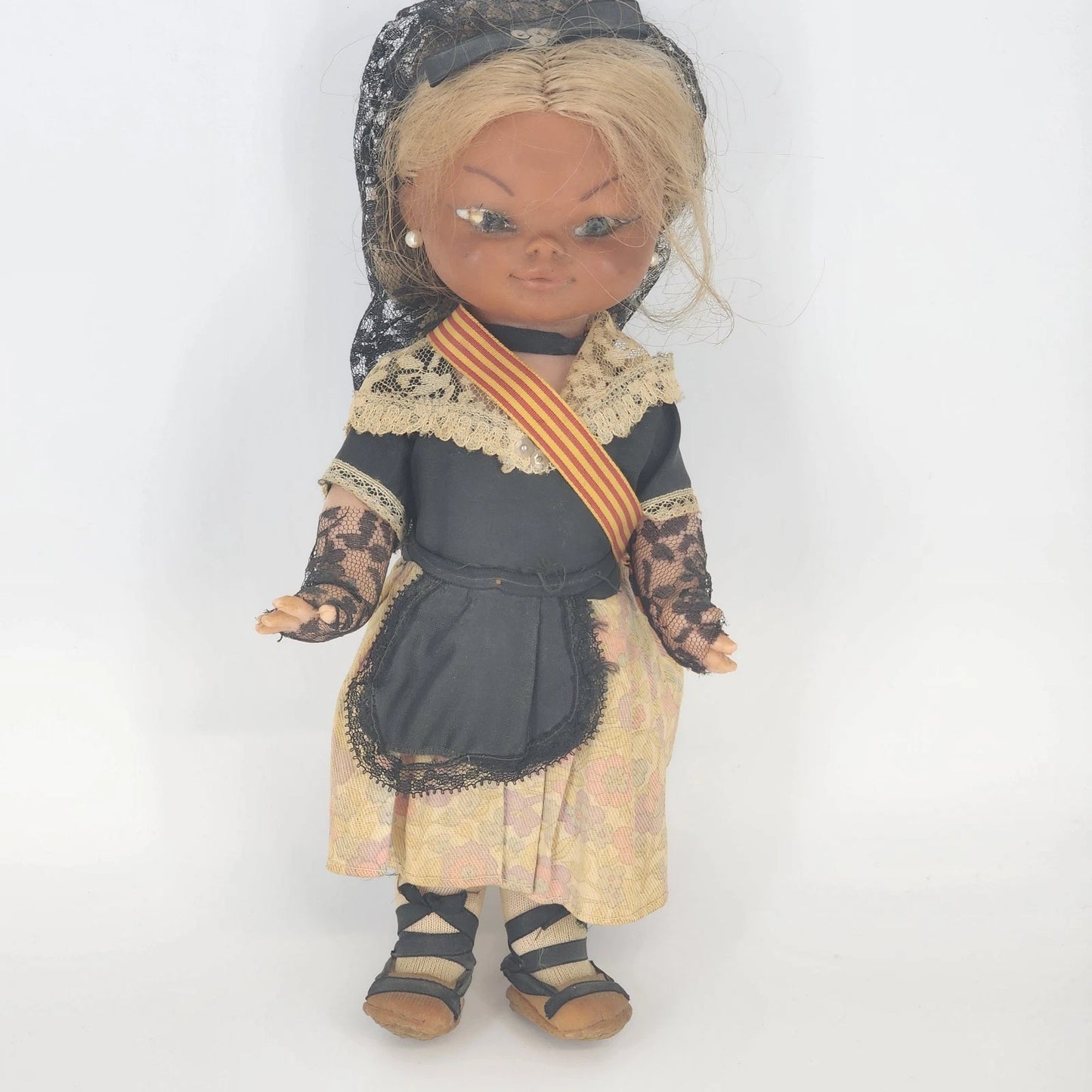 Spanish Catalonia Souvenir Doll Traditional Mantilla Lace Senyera Sash 13" Vtg