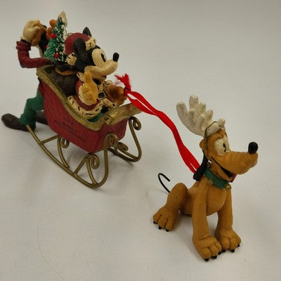Midwest of Cannon Falls Santa Mickey Goofy Pluto Sleigh Disney Christmas Display