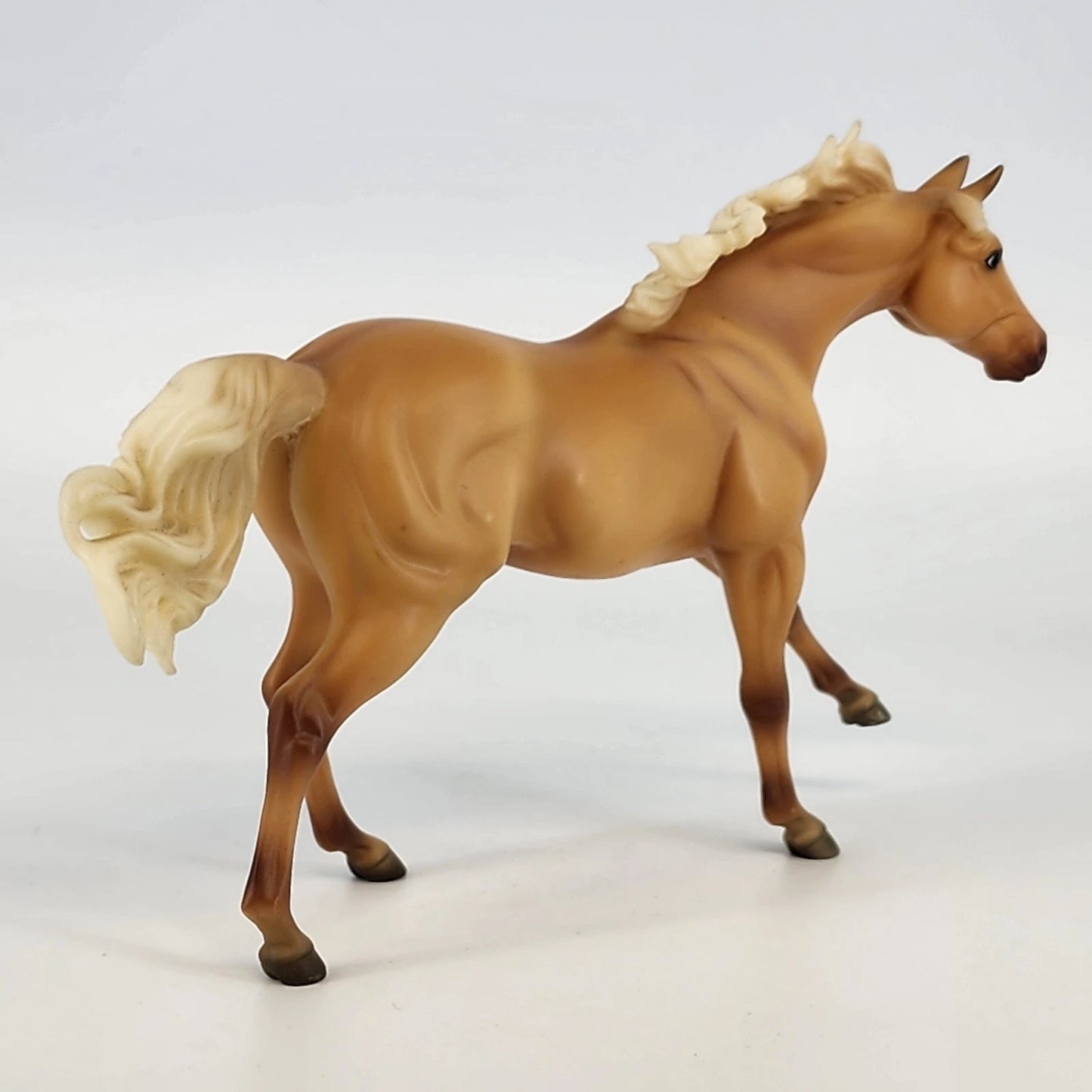 Breyer Classics Freedom Series Palomino Quarter Horse Stallion 2007 Model 6x8.5"