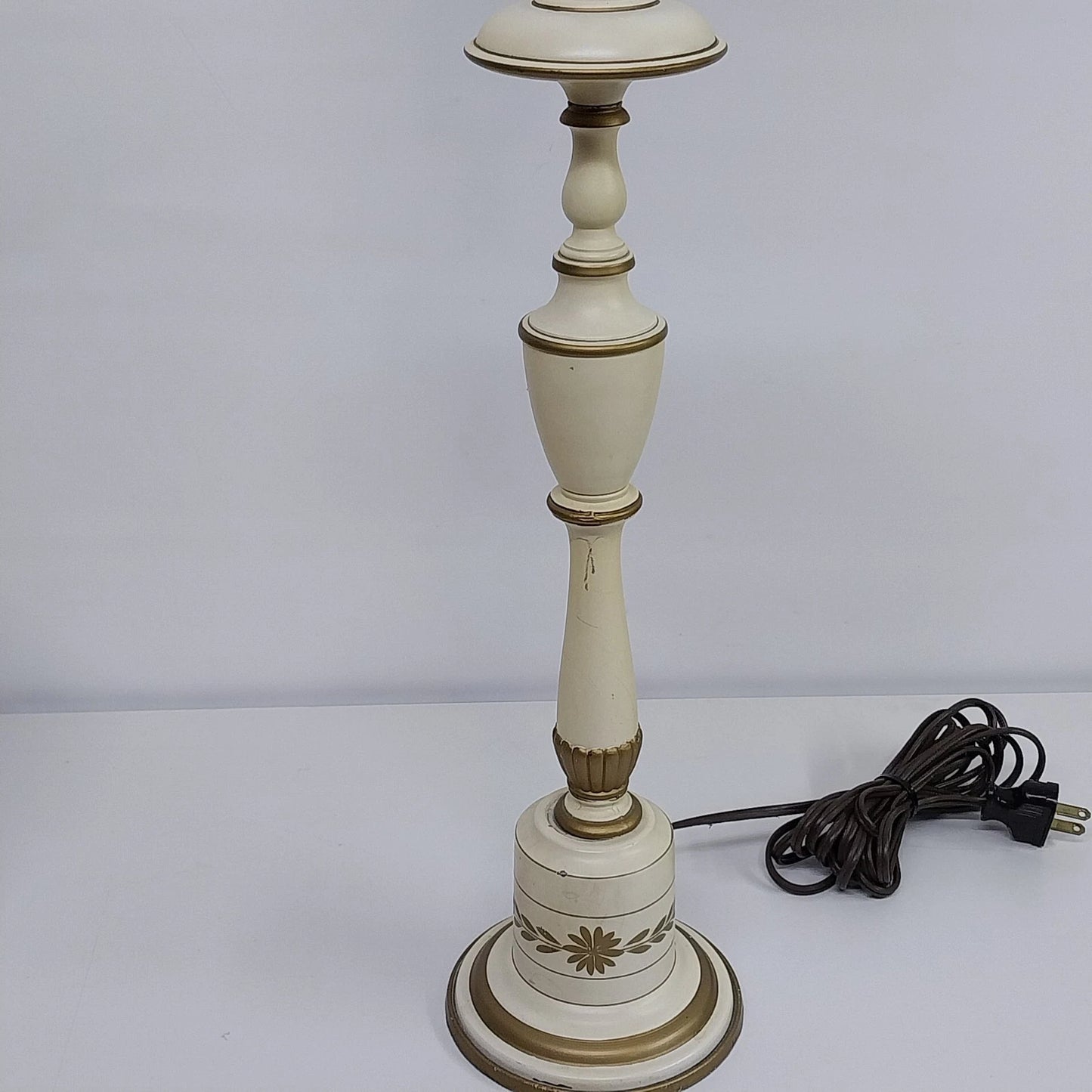 Colonial Toleware Table Lamp Cream Metal Shade French Country 30" Vintage 1960s