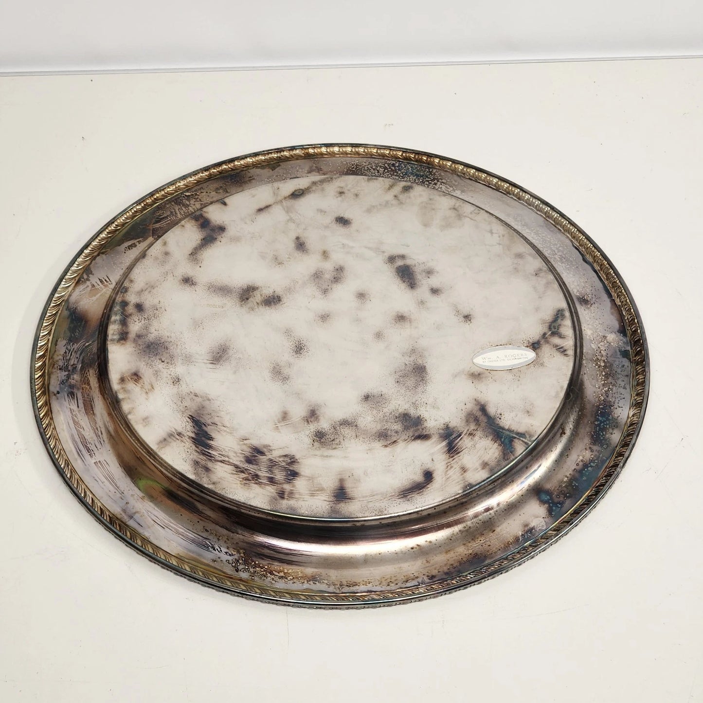 Pierced Gadroon Rim Serving Tray Wm A Rogers Silver Plate 15” Round No 172