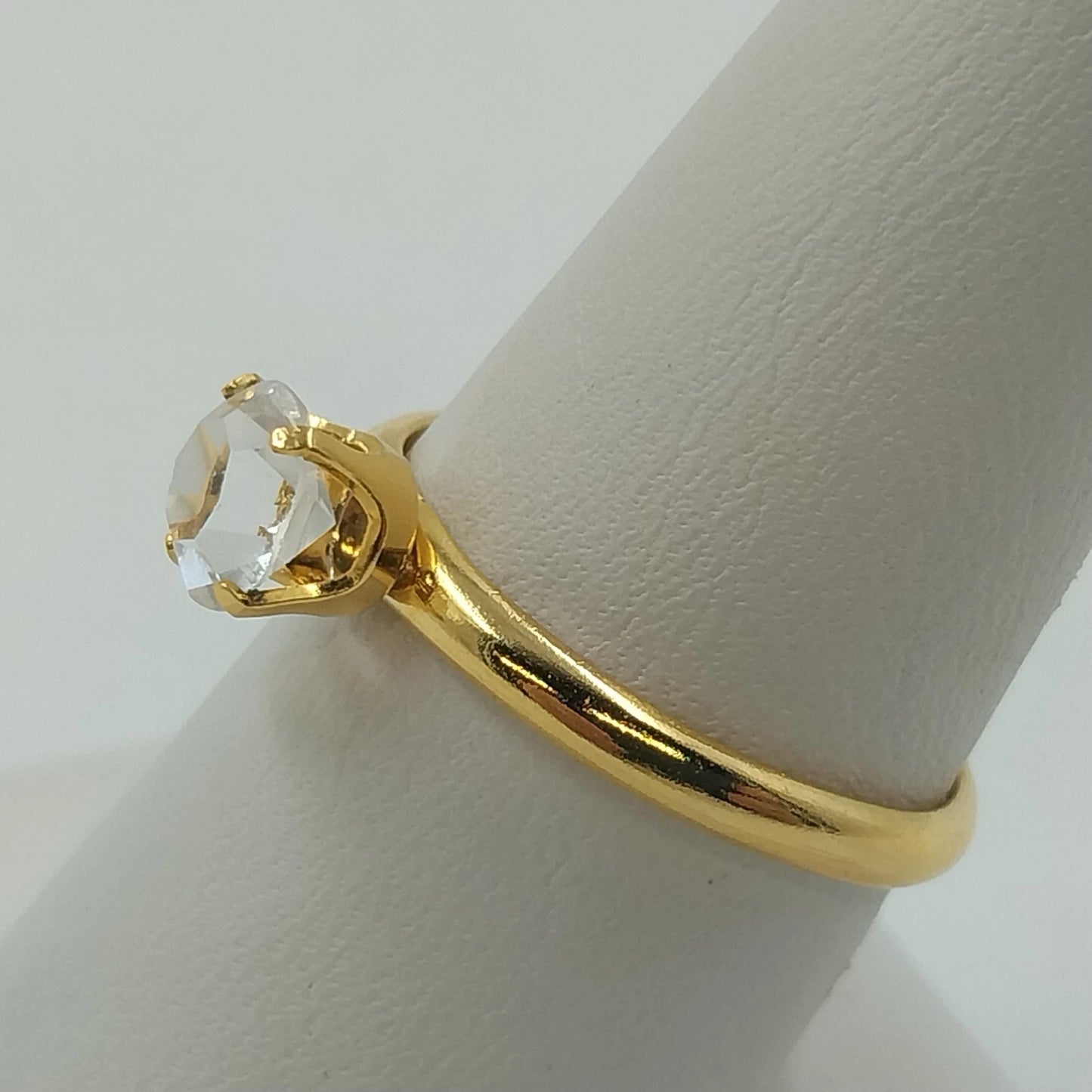 Gold Tone Solitaire Ring Faceted Round Clear Stone Women's 8.5 Fashion Jewelry