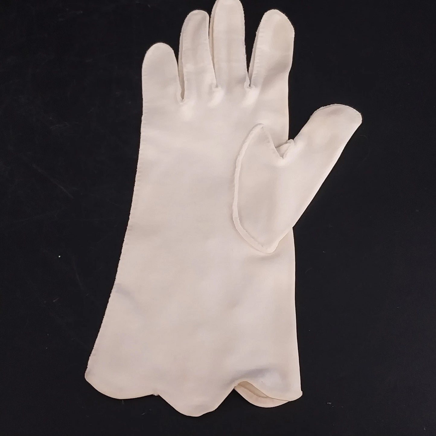 Women's White Formal Dress Gloves Eyelet Scalloped Cuffs Tea Length Vintage