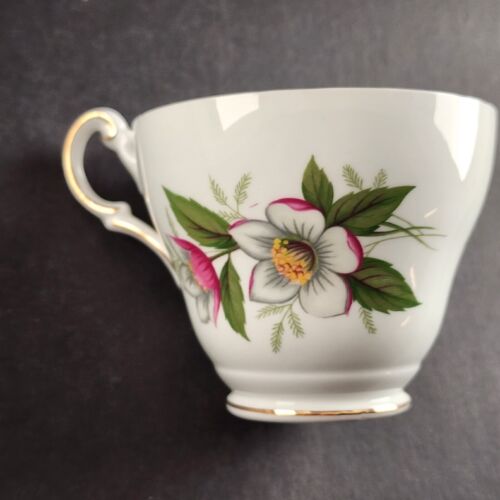 Regency Bone China Tea Cup Christmas Rose Pattern Gold Trim Made in England