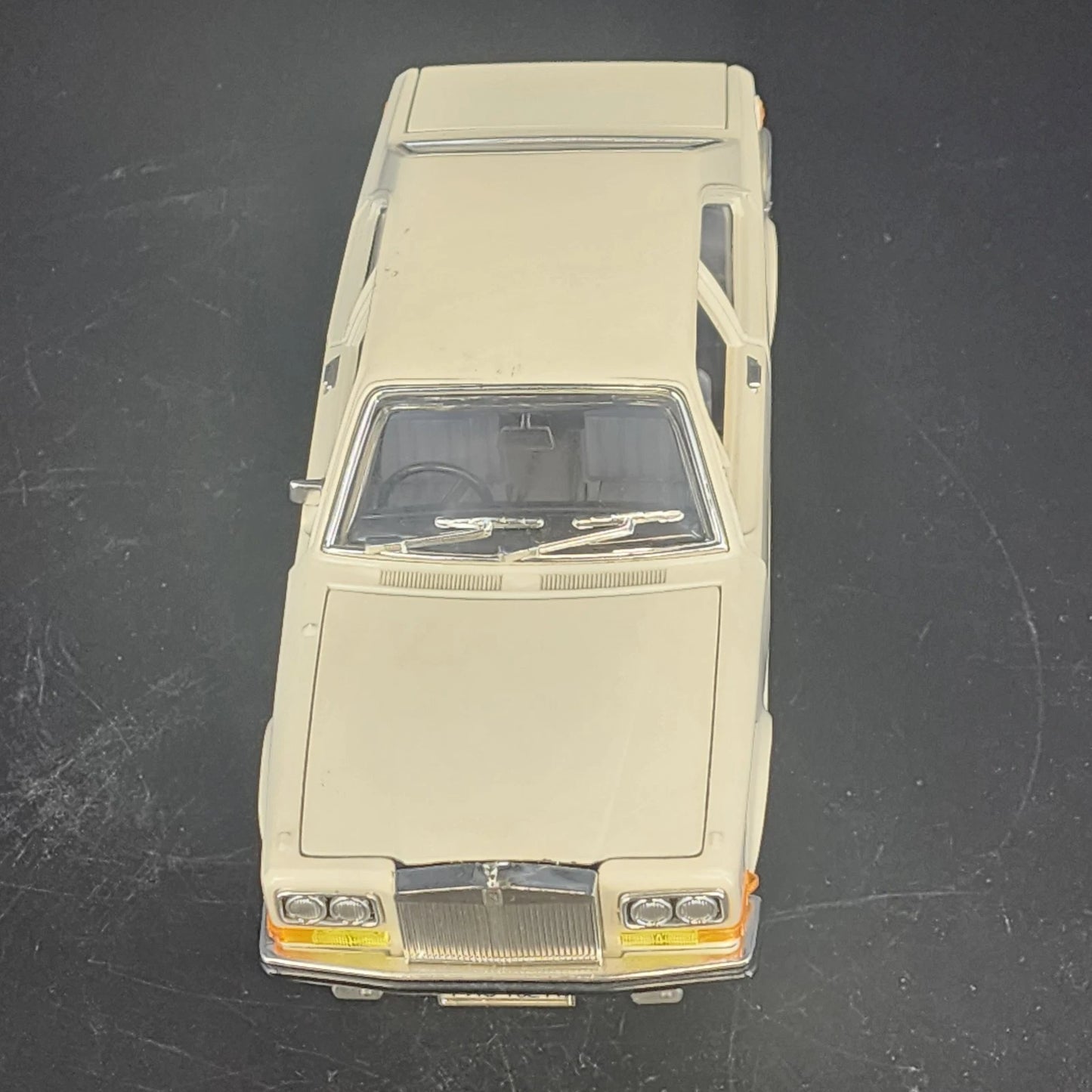 Bburago Rolls Royce Camargue 1:22 Scale Diecast Model Car