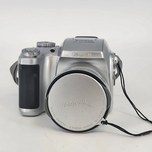 Fujifilm FinePix S3000 Digital Camera 3.2MP Silver 6x Optical Zoom Tested Works