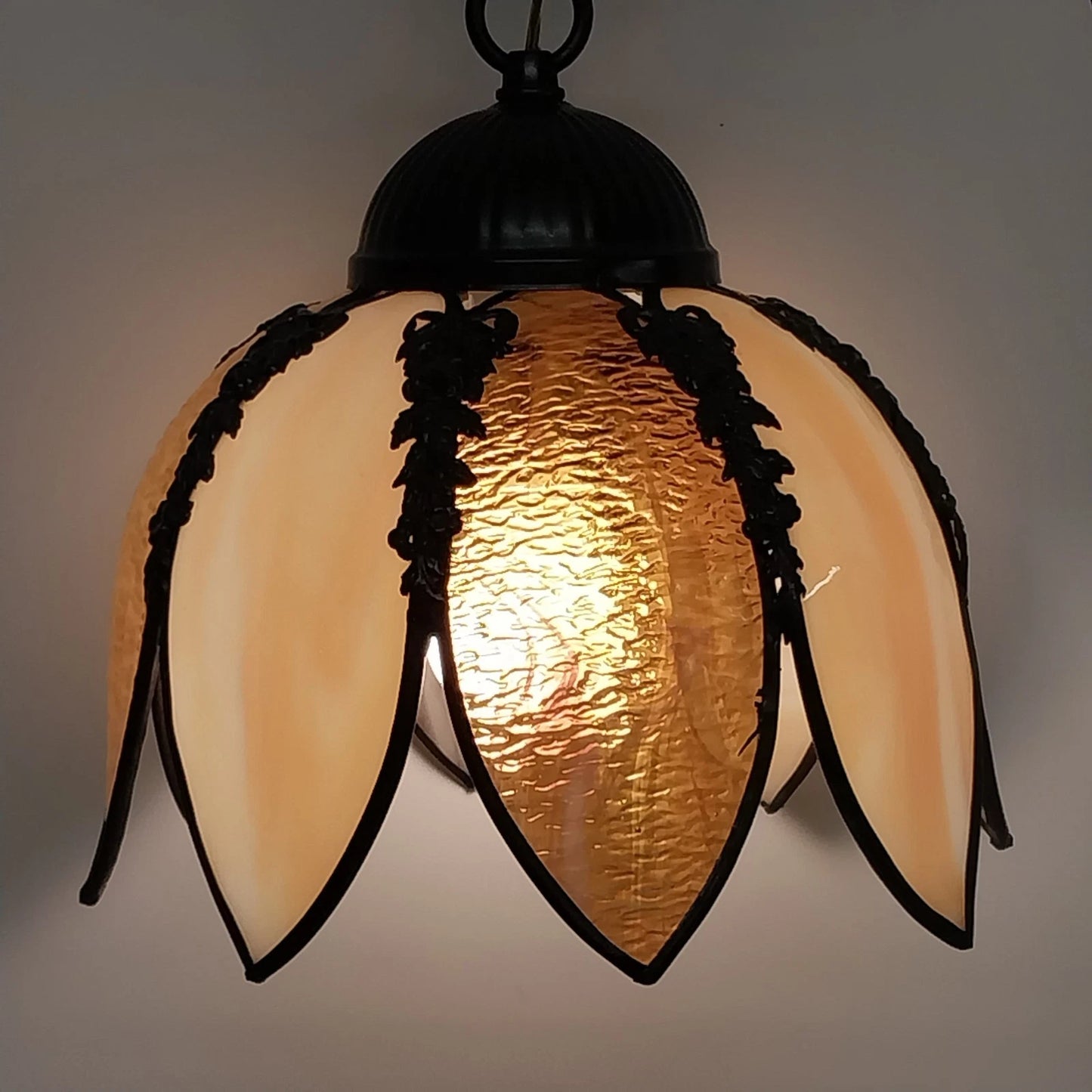 Tiffany Style Tulip Slag Glass Pendant Hanging Lamp 8 Panel Cream Amber 11" Vtg