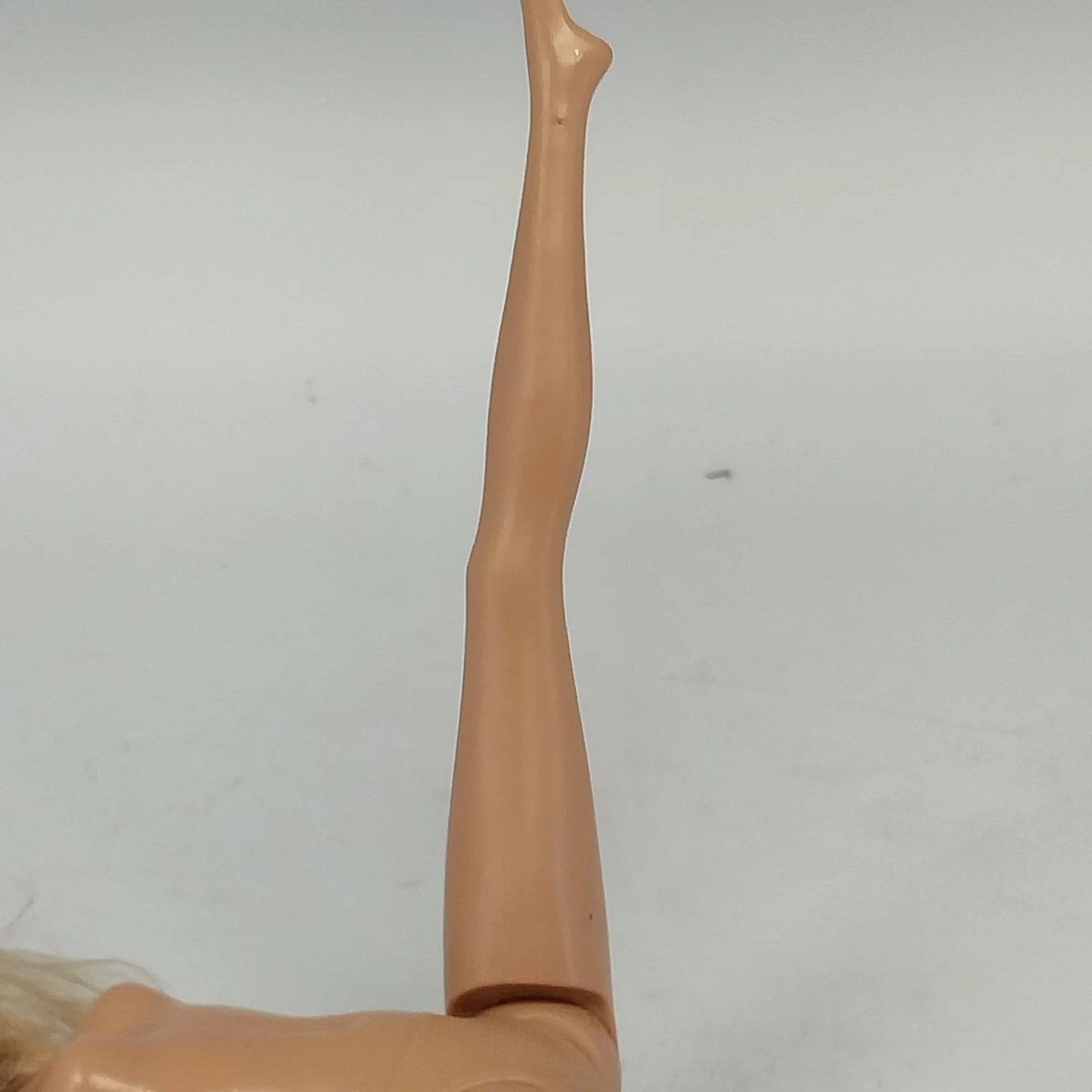 Mattel Barbie Blonde Doll Articulated Elbows Knees 2005 Head 1999 Body Nude