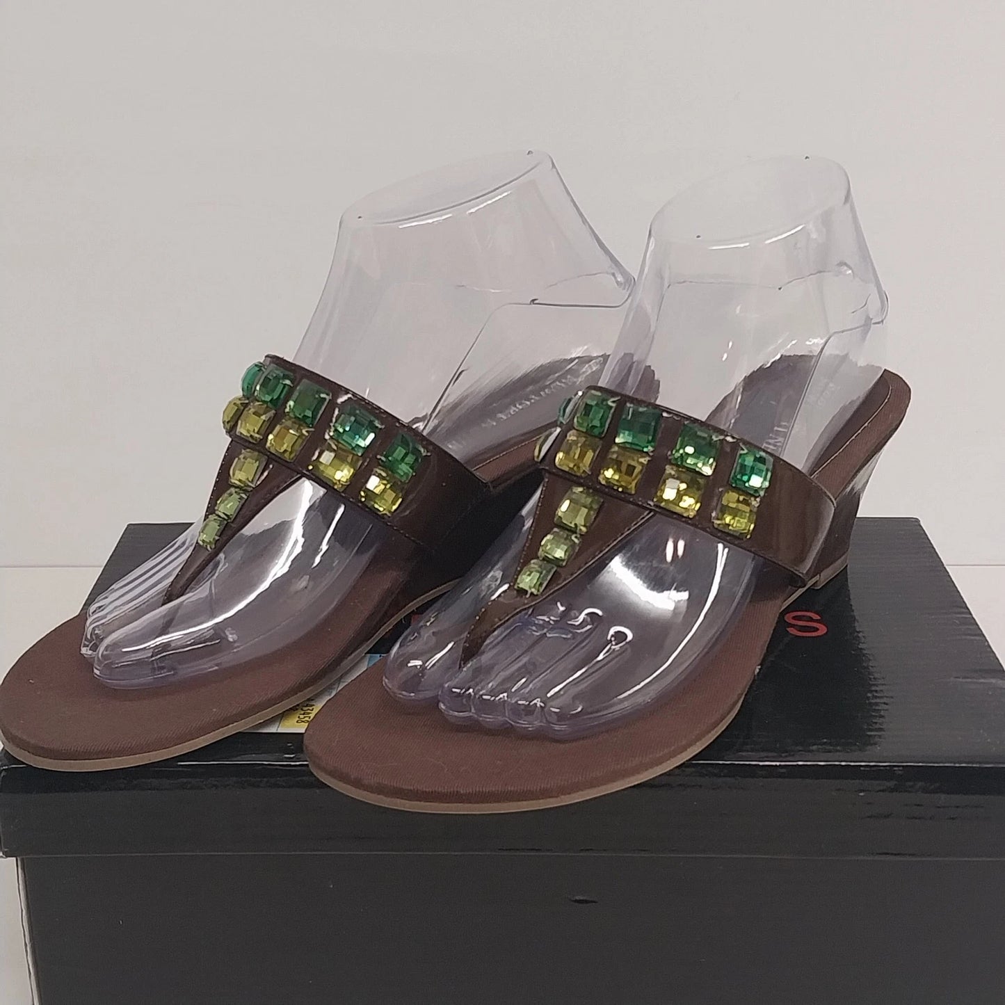 Newport News Rhinestone Thong Slide Sandals Womens Size 8 Brown