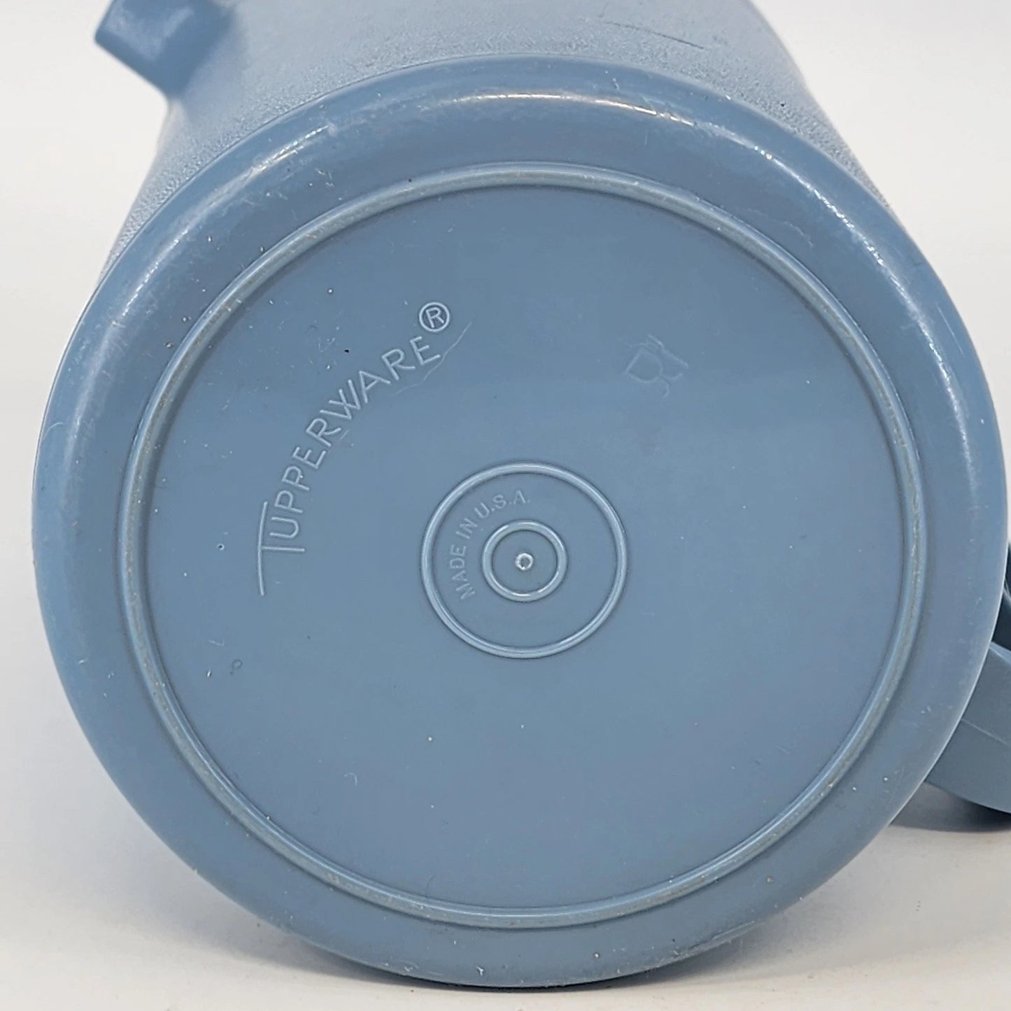Tupperware 2 Qt Blue Pitcher Push Button Lid Model 1676