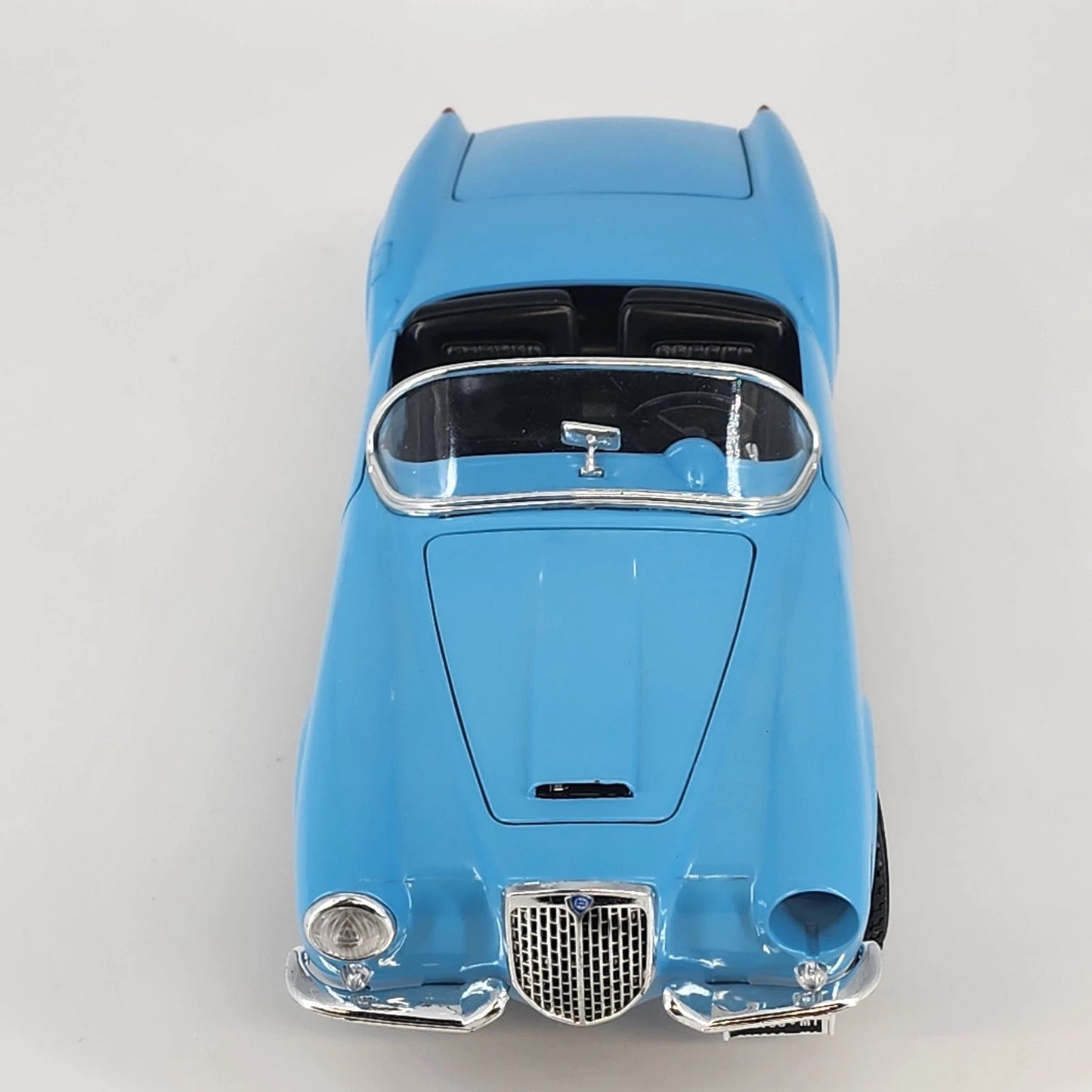 Bburago 1955 Lancia Aurelia B24 Spider 1:18 Diecast Model Light Blue Car Stand
