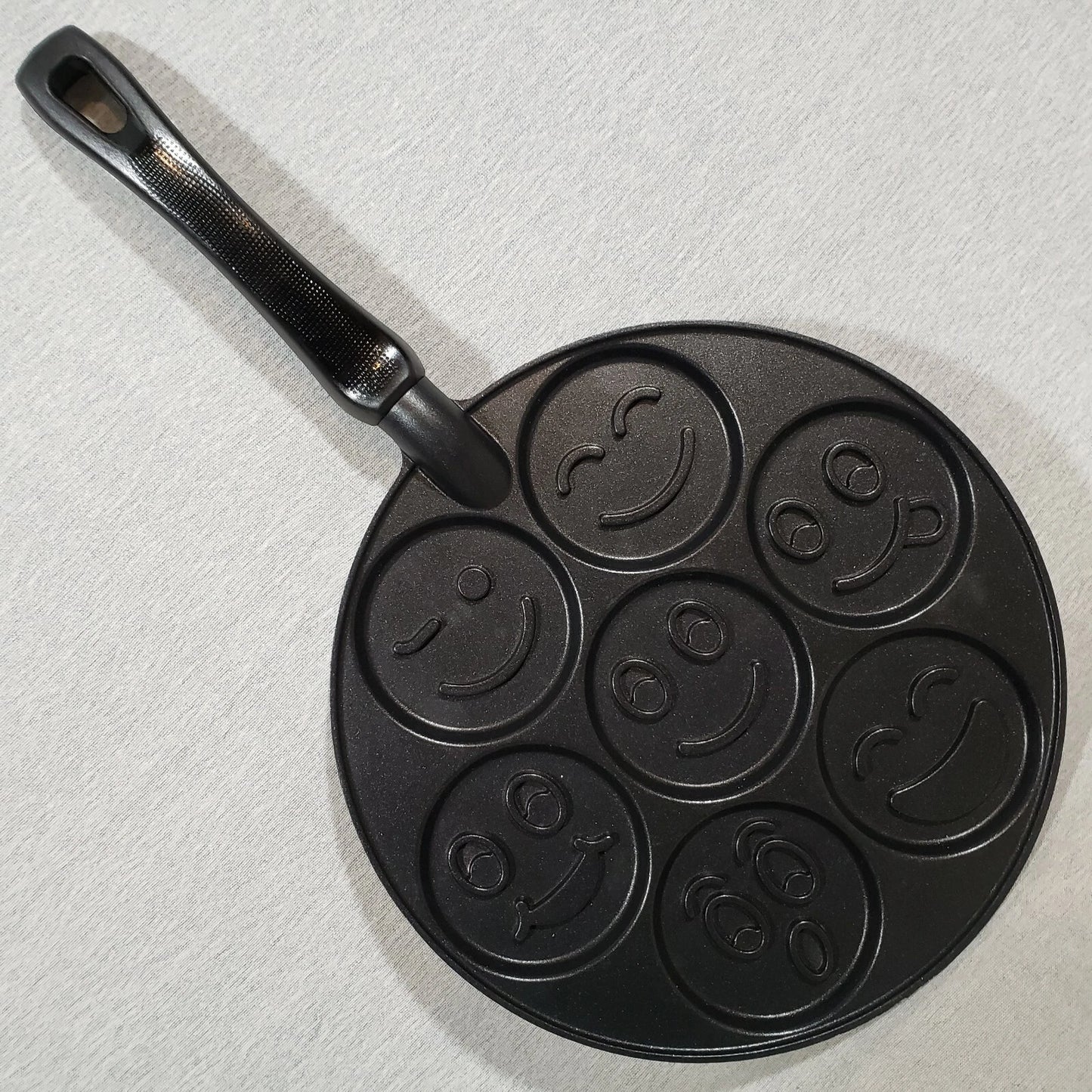 Nordic Ware Emoji Pancake Griddle Pan Seven 3" Smiley Faces Aluminum 10.5"
