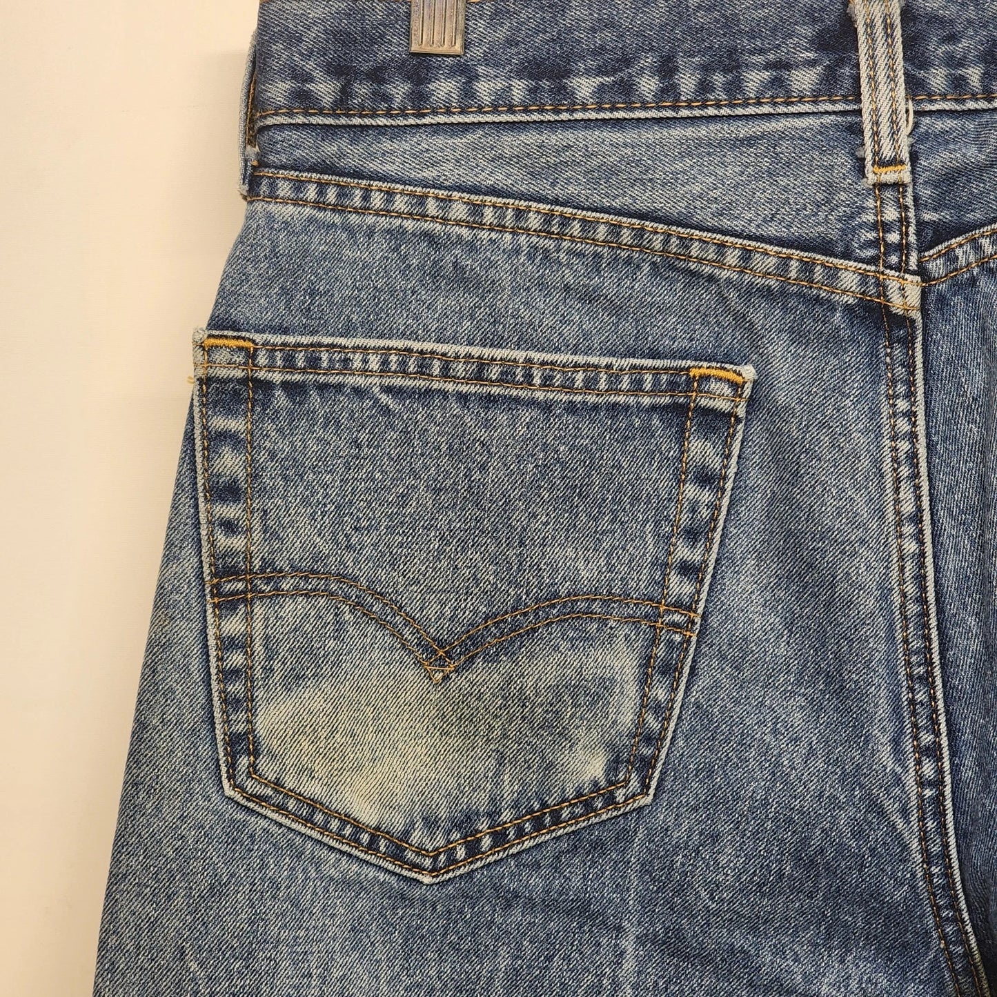 Levi’s 505 Men's 32x30 Straight Leg Jeans Distressed Blue Regular Minor Stain
