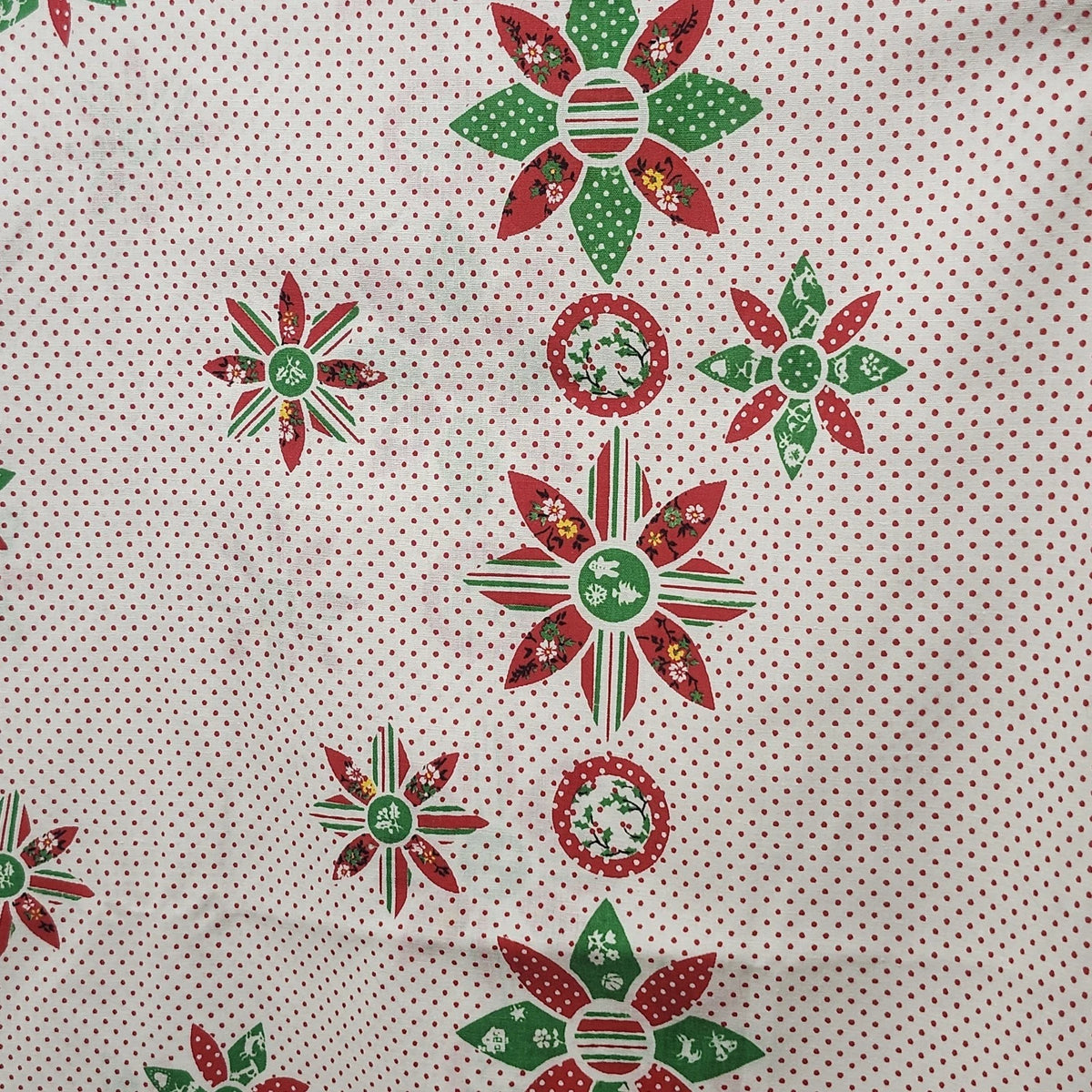 Christmas Tablecloth Red Green Poinsettia Polka Dot 116x62 Vintage Holiday