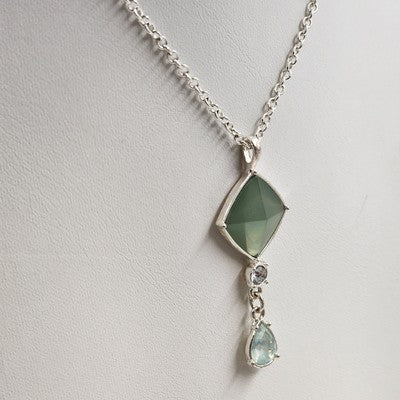 Avon Silver Tone Chain Opaque Green Gemstone Pendant 10" Necklace Lobster Clasp